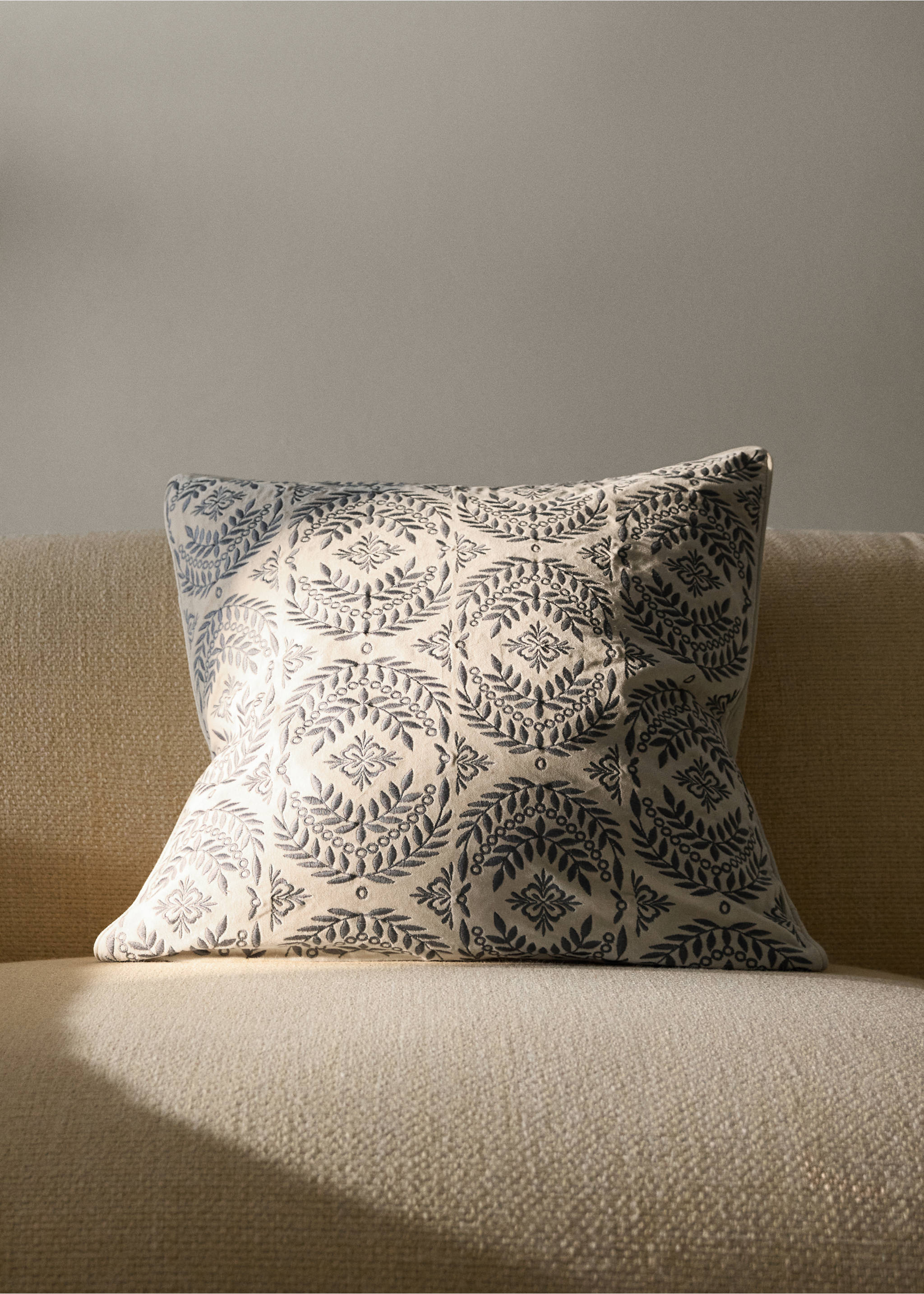 Embroidered velvet cushion cover - General plane, Beige. Ref: 37052544-00.