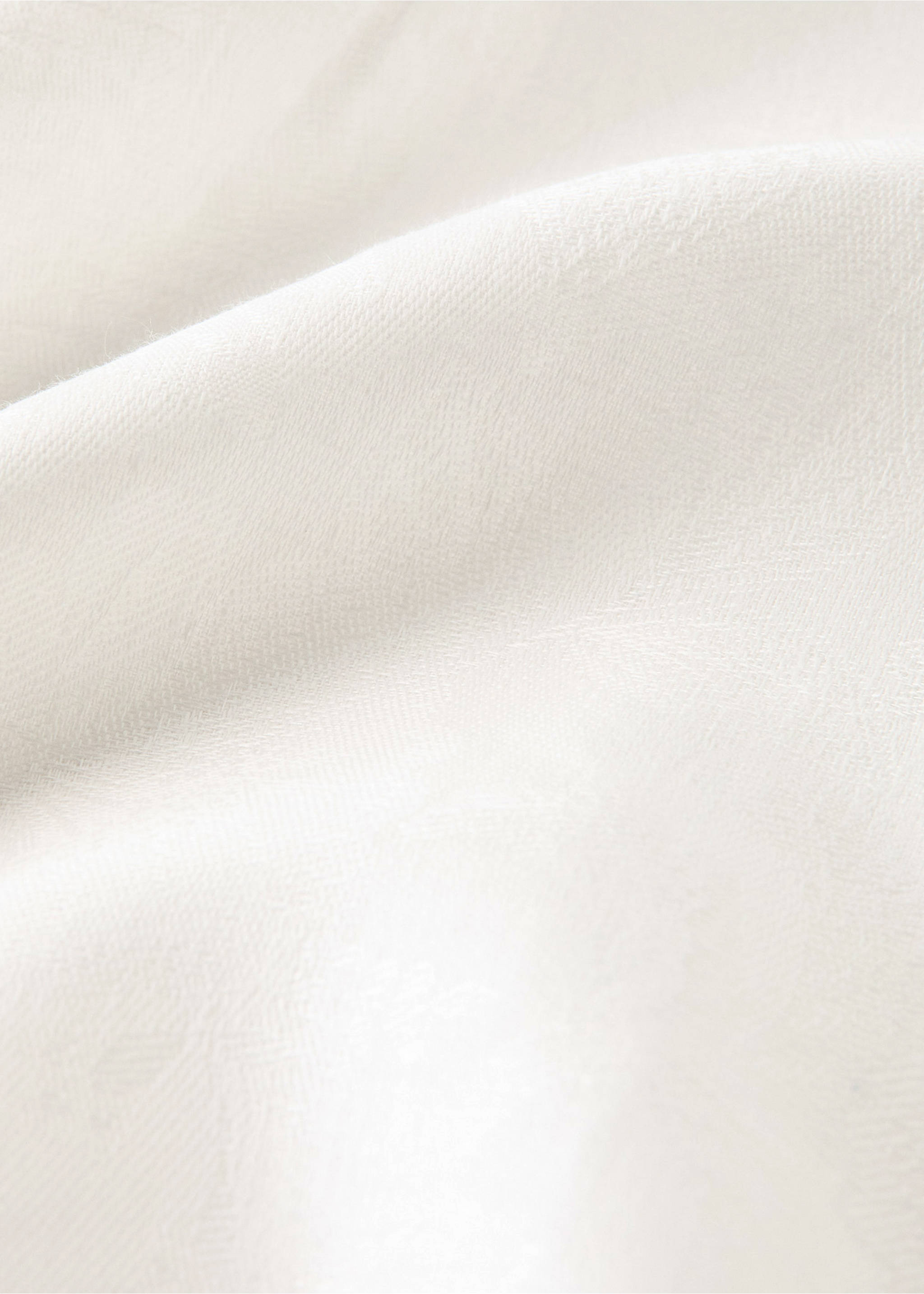 100% linen tablecloth with lace detail for 6 to 8 guests - Details of the article 1, Off White. Ref: 37052547-00.