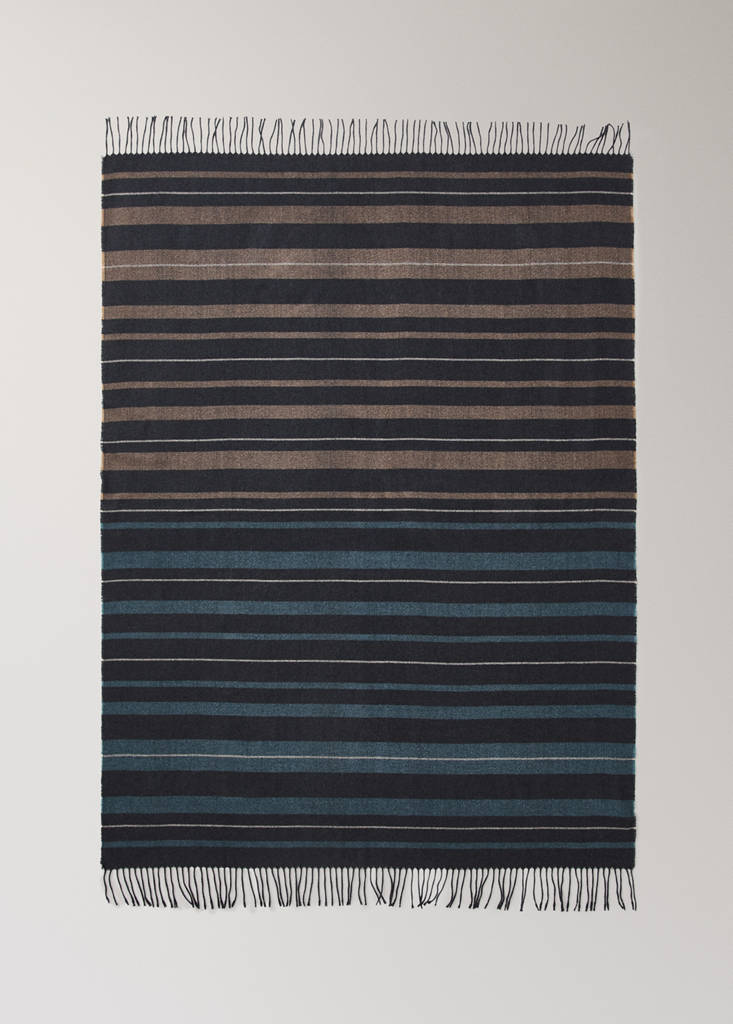 Wool blanket with a gradient effect and fringe detail — Petrol Blue