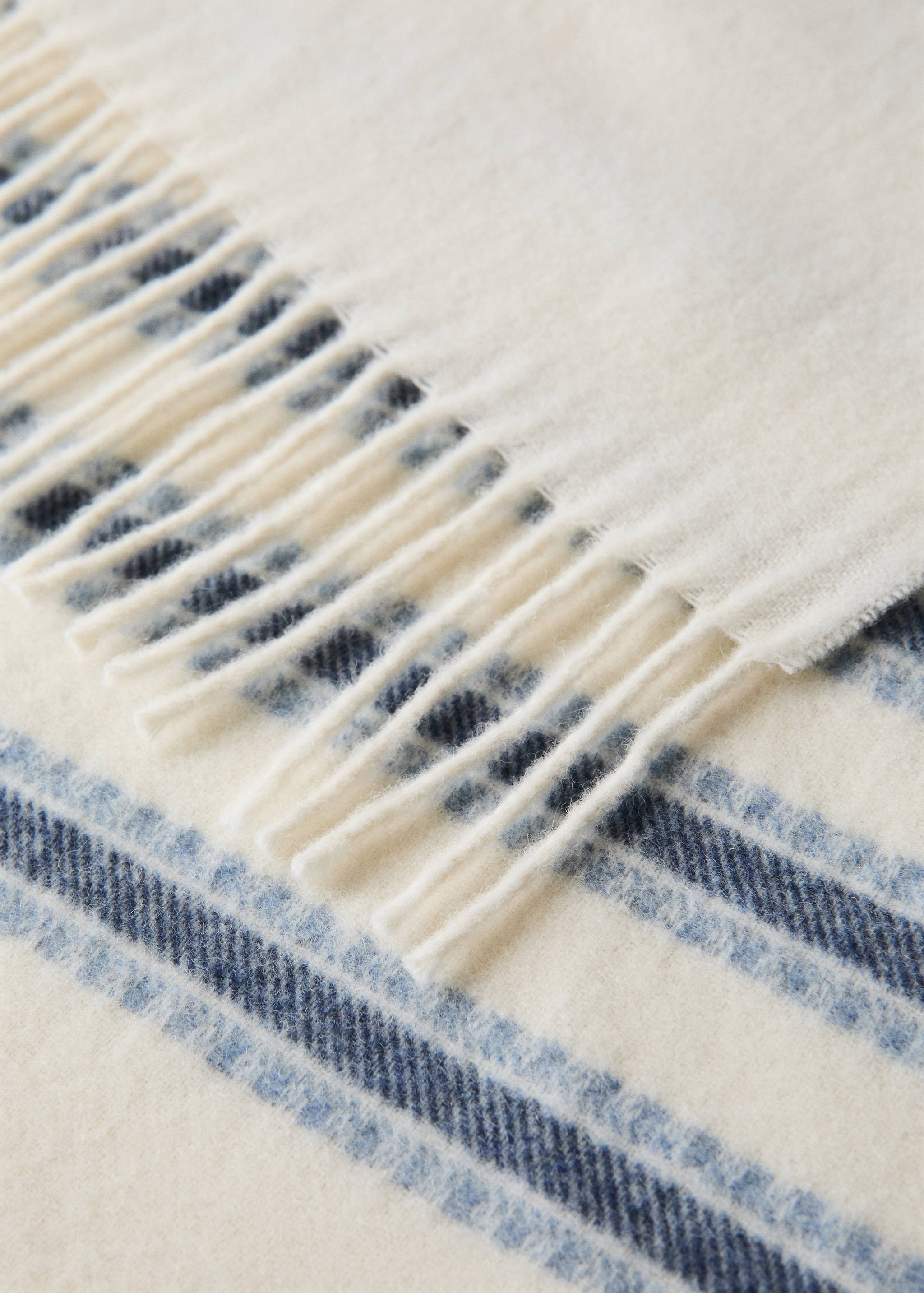 Wool striped blanket - Details of the article 1