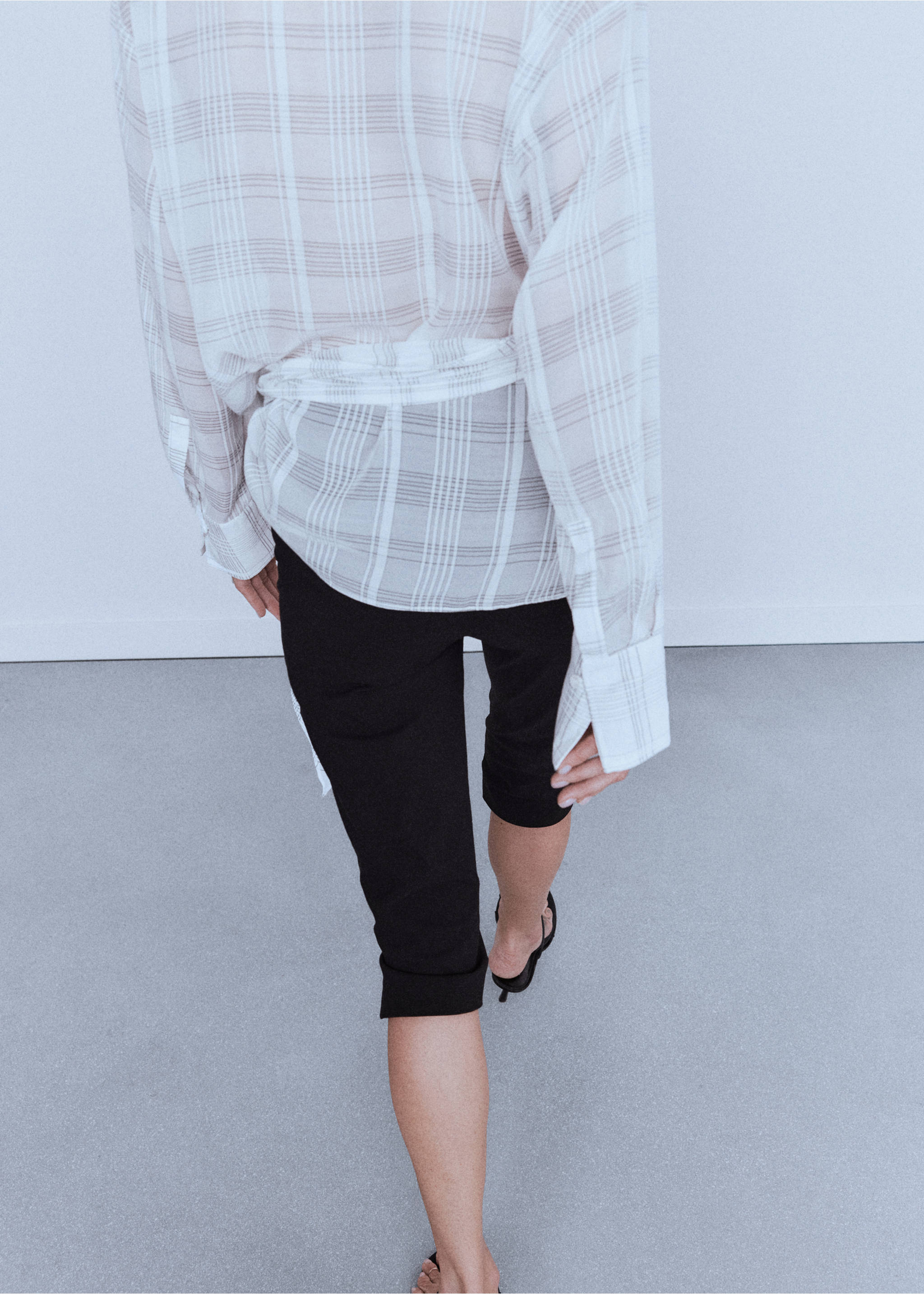Bow check shirt - Details of the article 1, Ecru. Ref: 37052893-00.