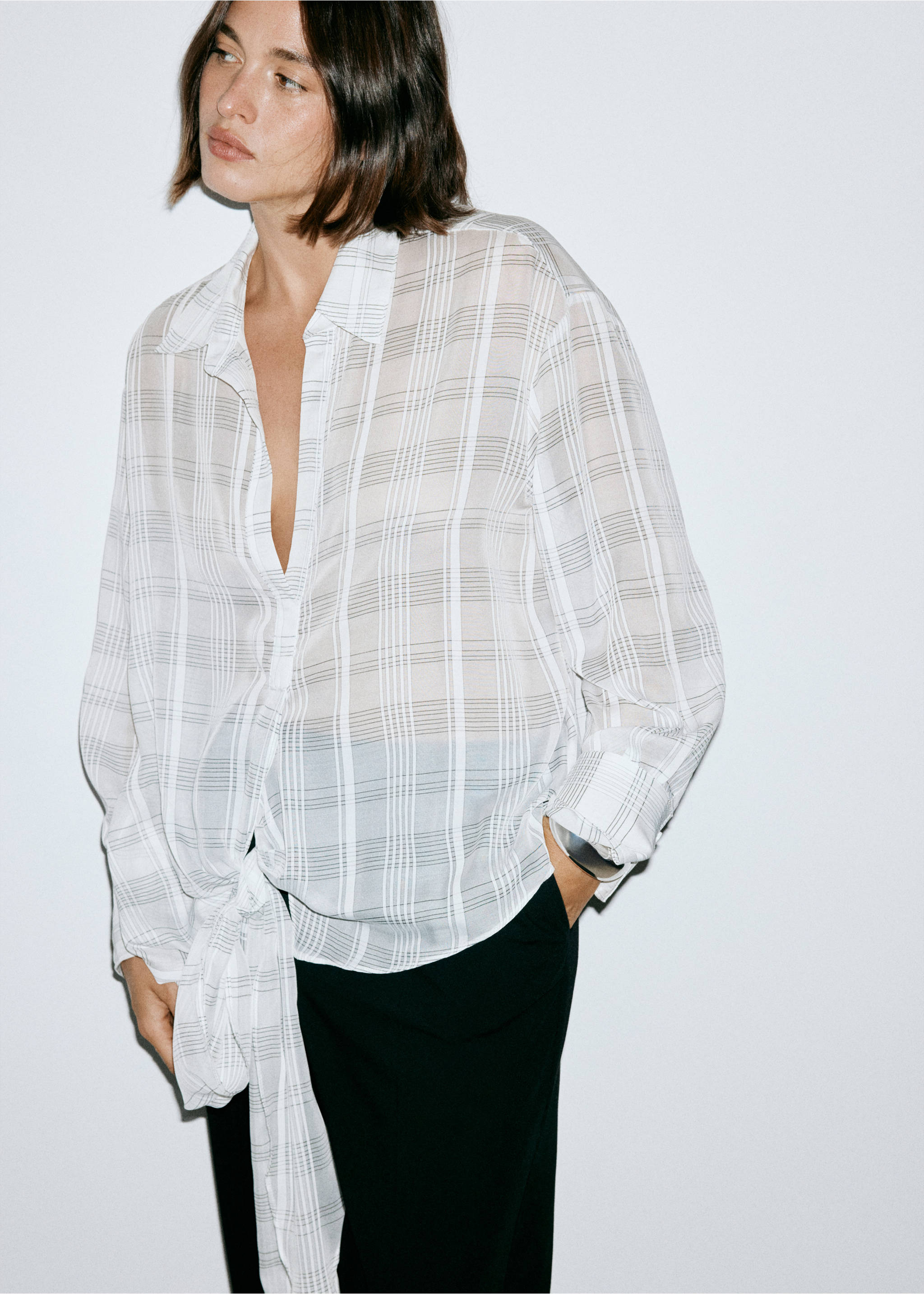Bow check shirt - Details of the article 6, Ecru. Ref: 37052893-00.