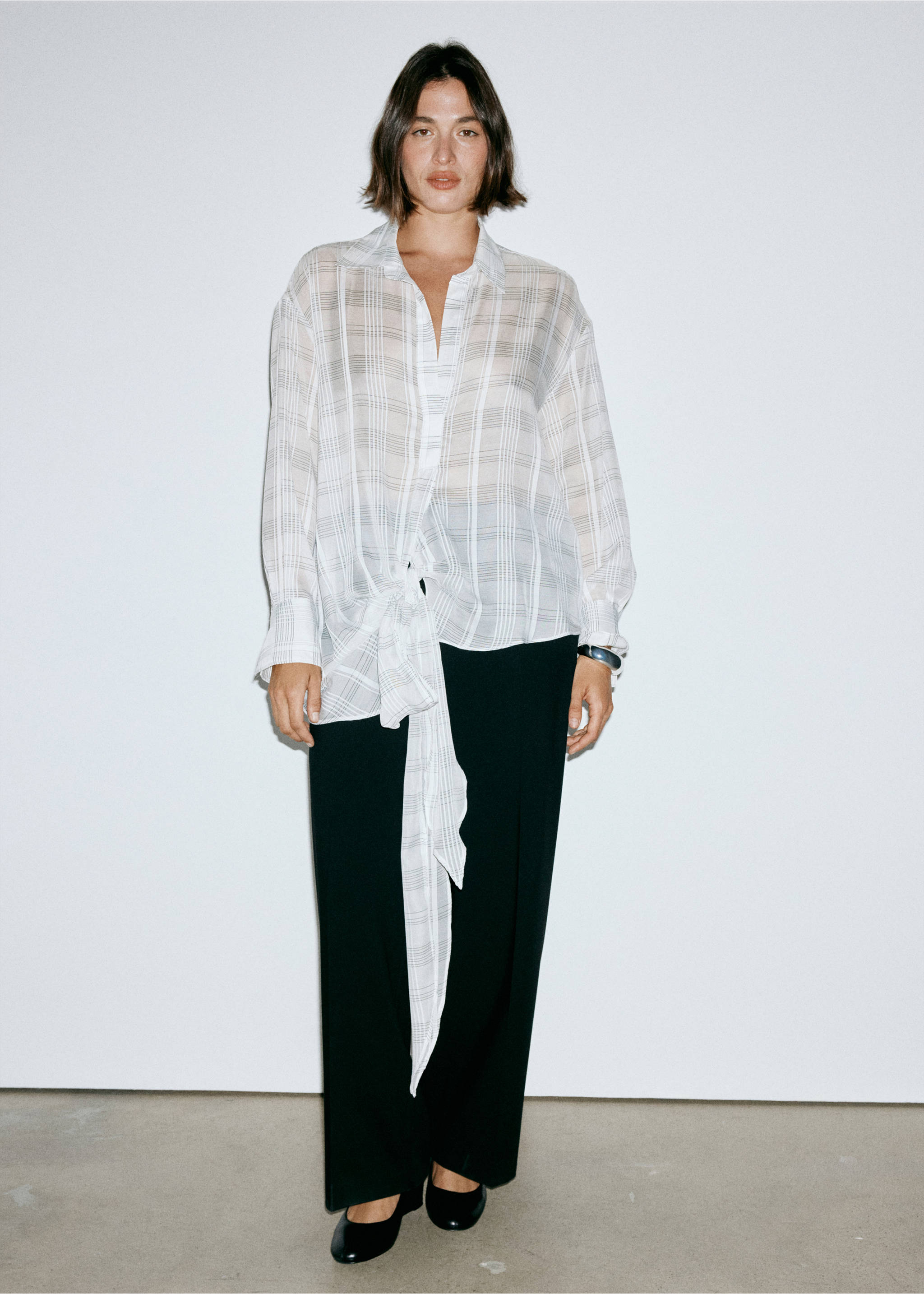 Bow check shirt - Details of the article 5, Ecru. Ref: 37052893-00.