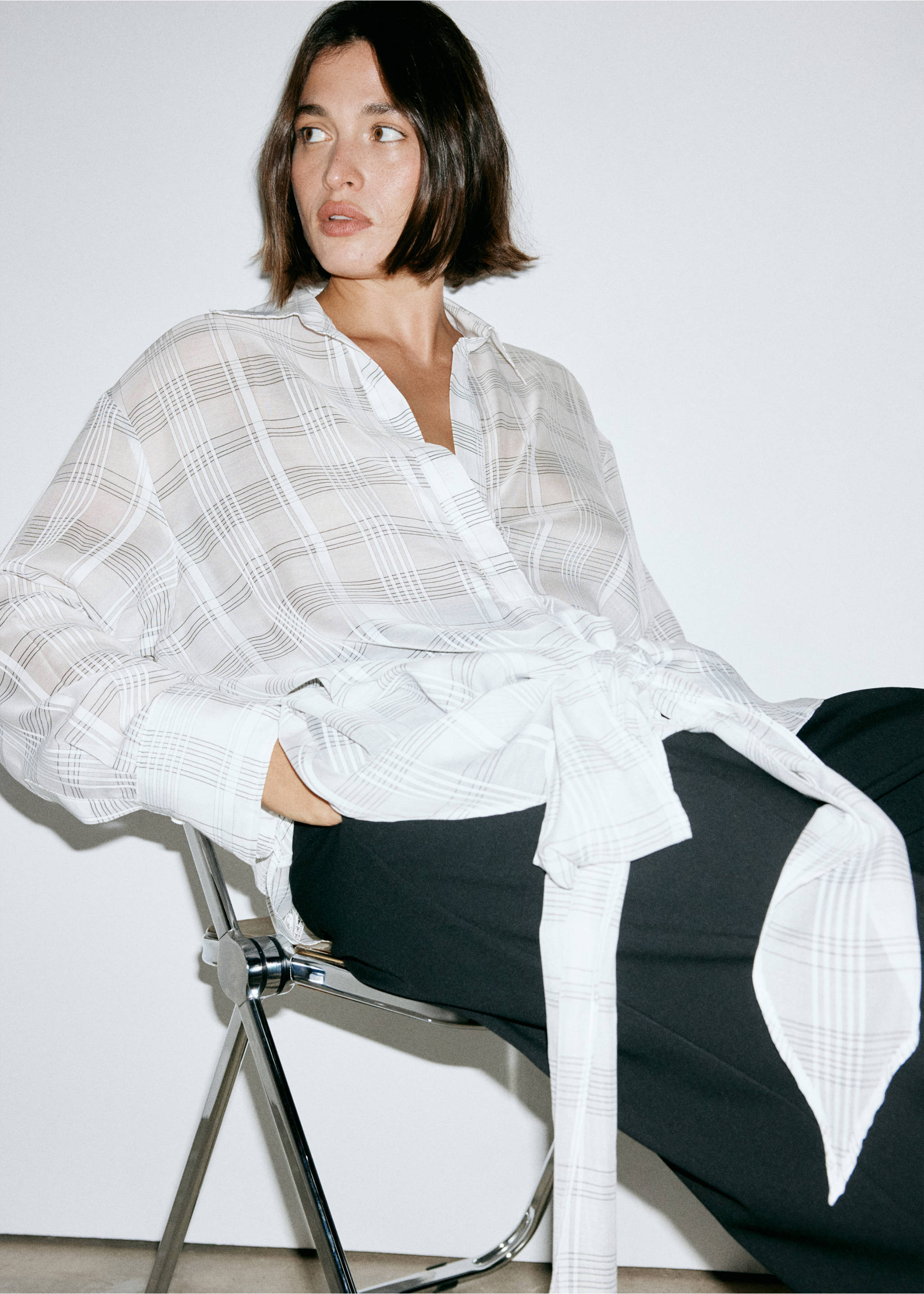 Bow check shirt - Details of the article 4, Ecru. Ref: 37052893-00.
