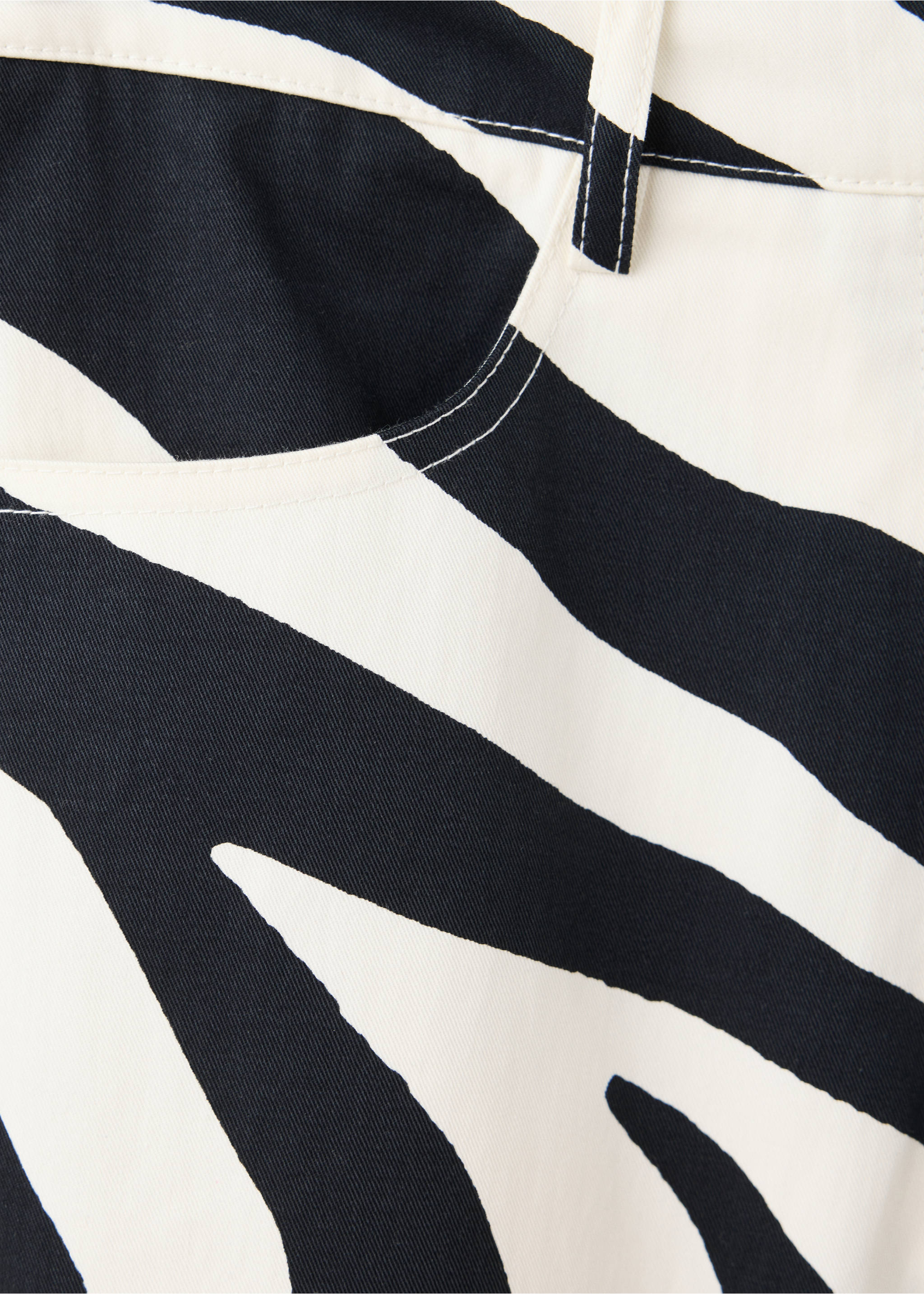 High-waisted balloon trousers - Details of the article 8, Black. Ref: 37052896-00.