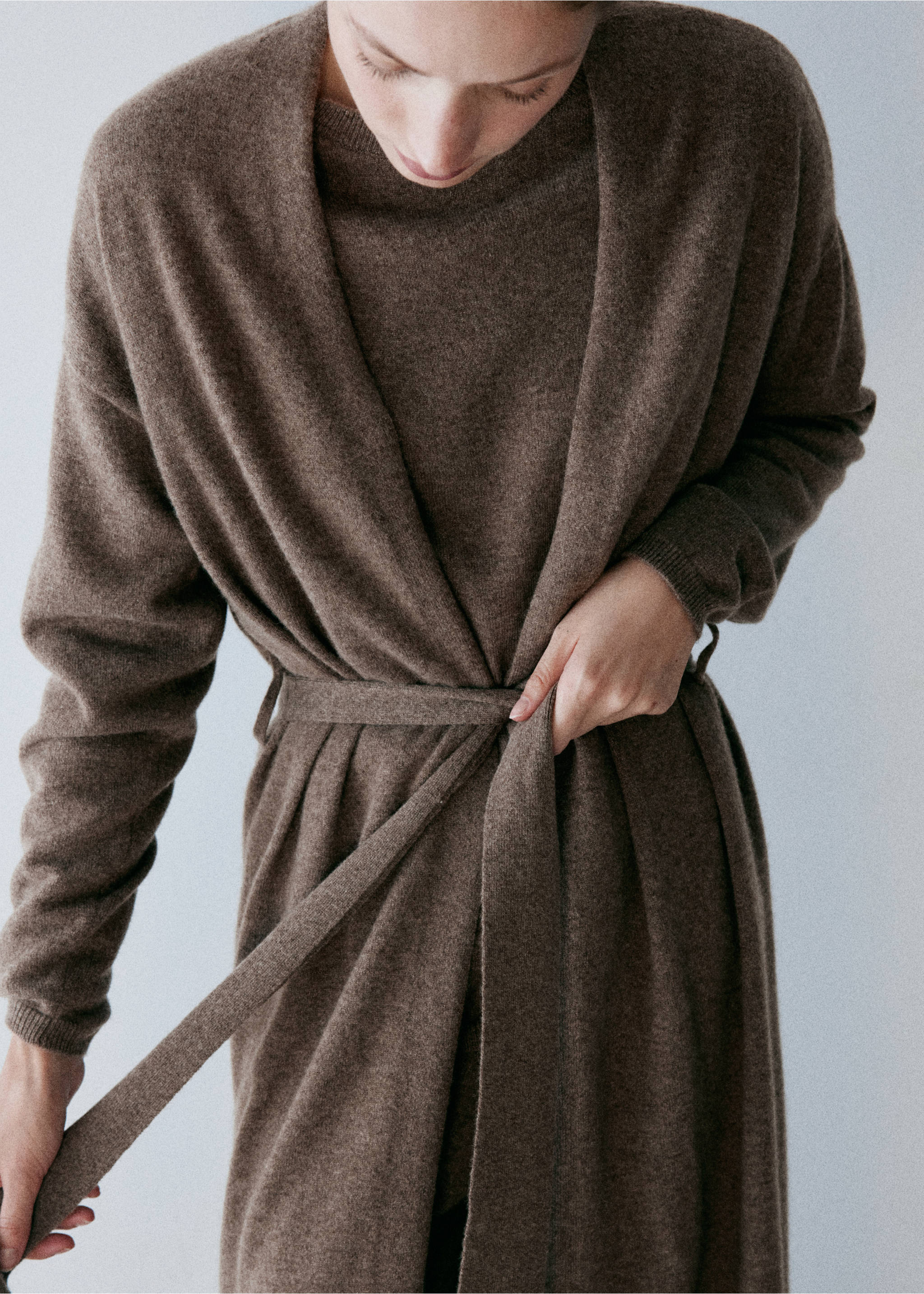 100% cashmere long cardigan with design - Details of the article 3, Medium Brown. Ref: 37052900-00.