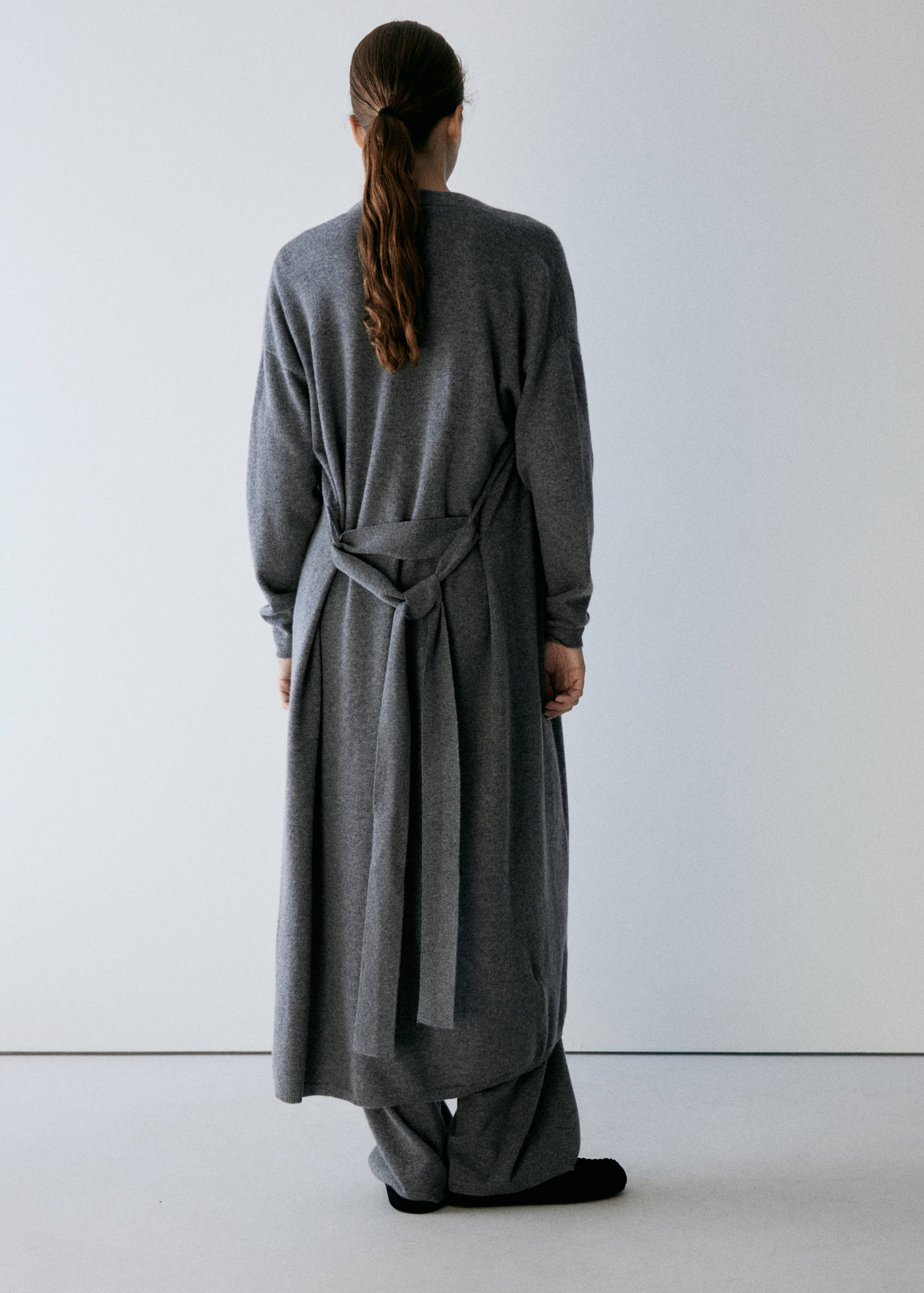 100% cashmere long cardigan with design - Reverse of the article