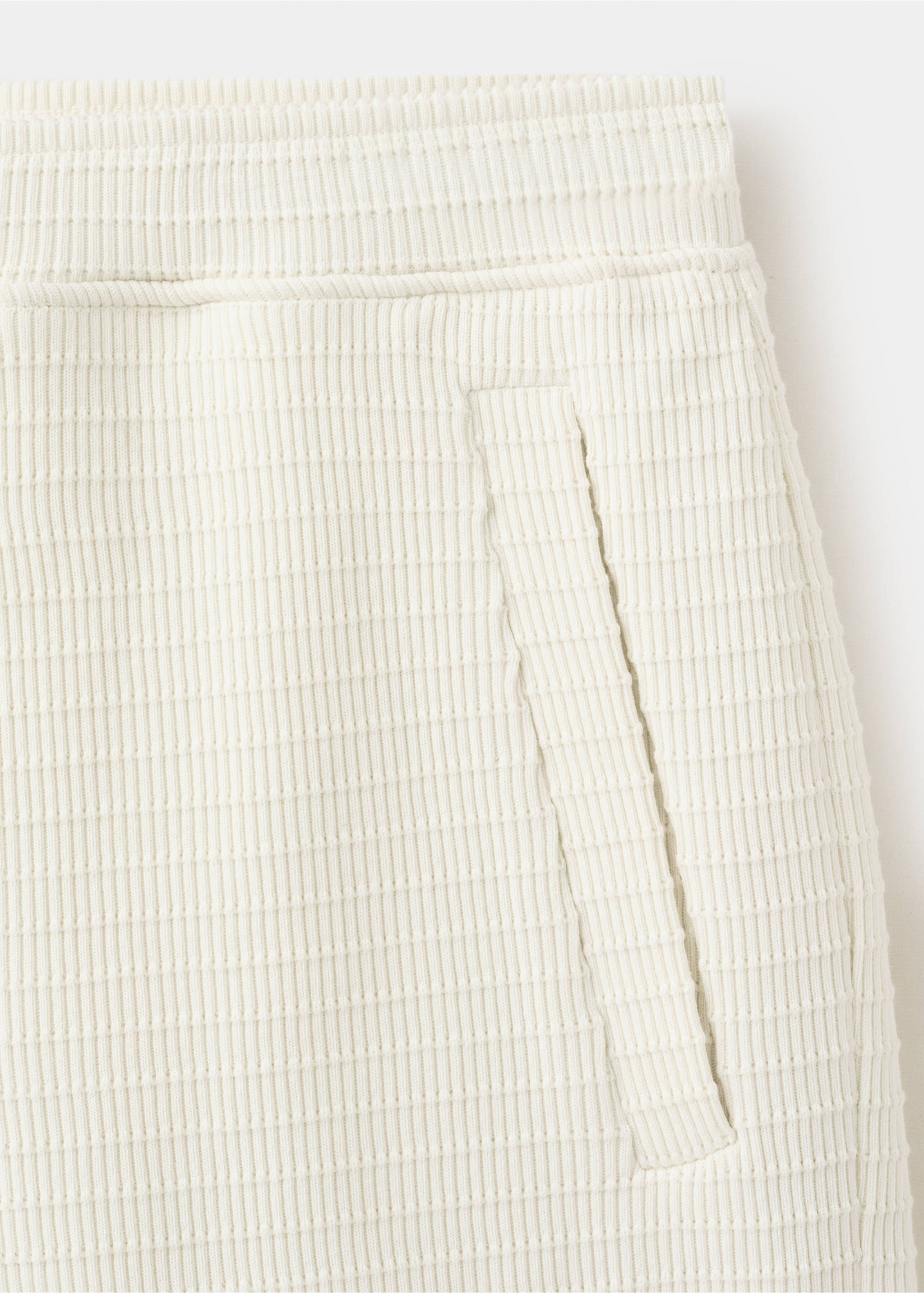 Bermudas 100% algodón textura - Detalle del artículo 0, Blanco roto. Ref: 37052903-00.