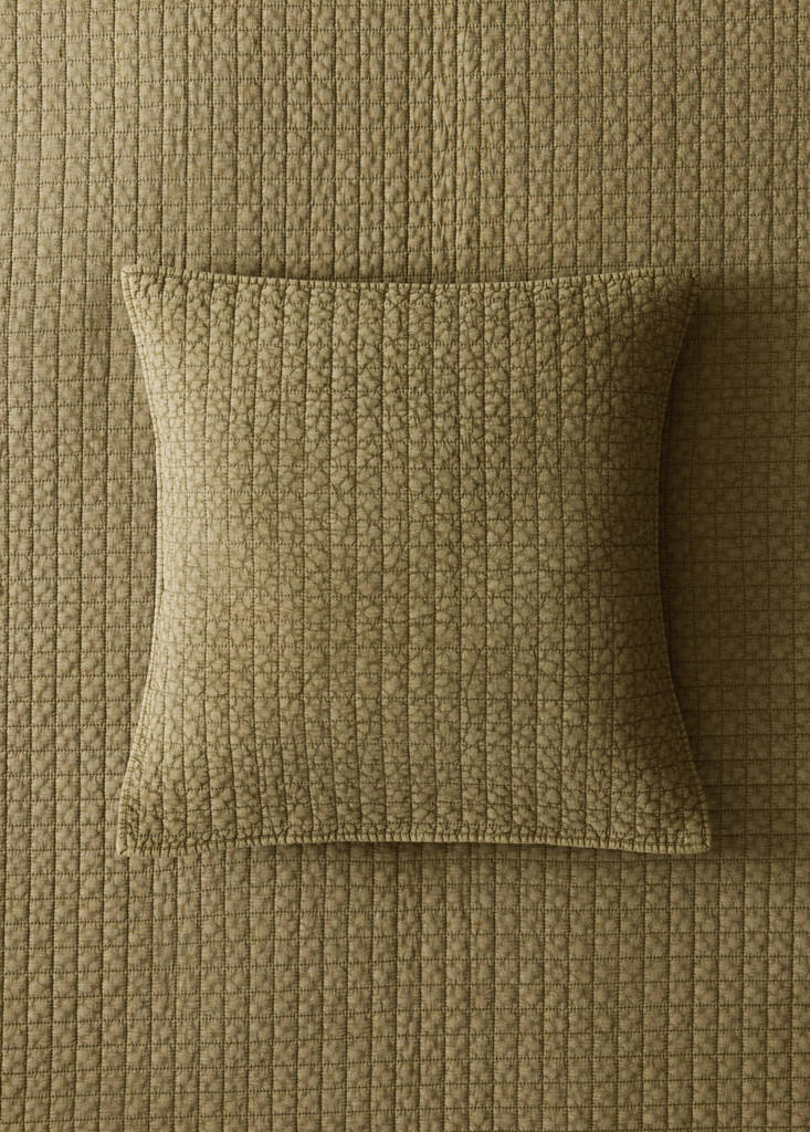 Garment-dyed cotton bed cushion cover 50x50 cm — Mustard