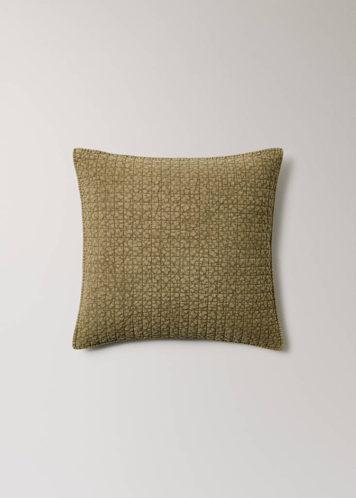 Garment-dyed cotton bed cushion cover 50x50 cm — Mustard