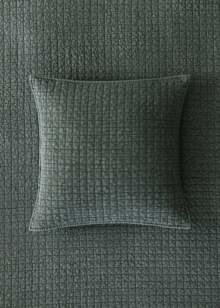 Garment-dyed cotton bed cushion cover 50x50 cm — Dark Green