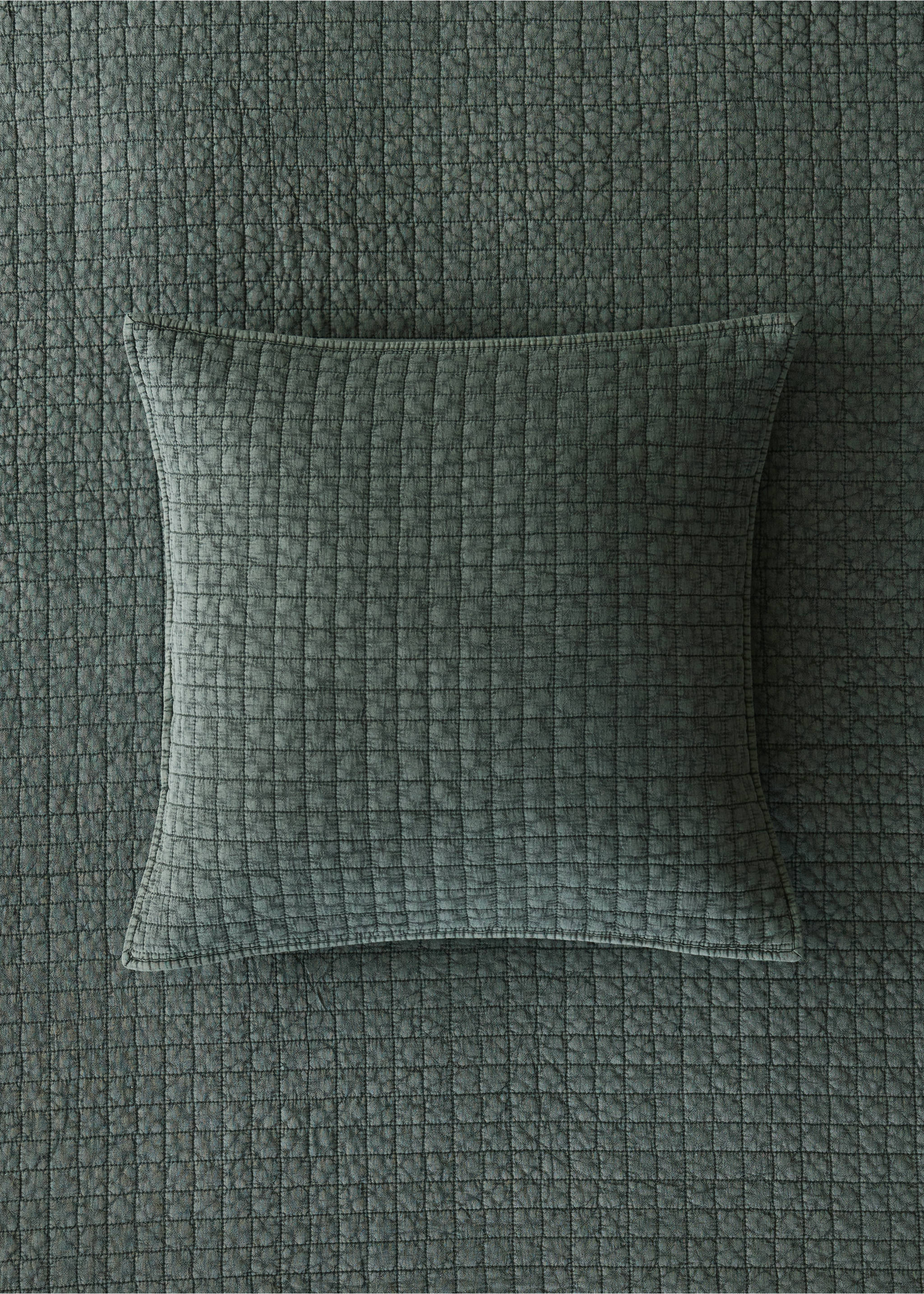 Garment-dyed cotton bed cushion cover 50x50 cm - General plane, Dark Green. Ref: 37052908-00.