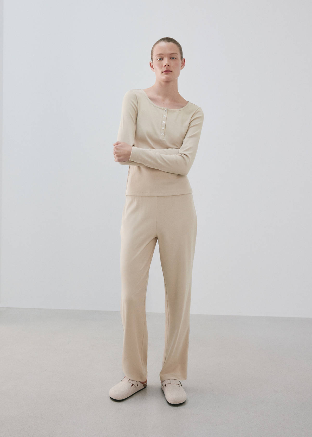 Elasticated-waist pyjama trousers — Beige