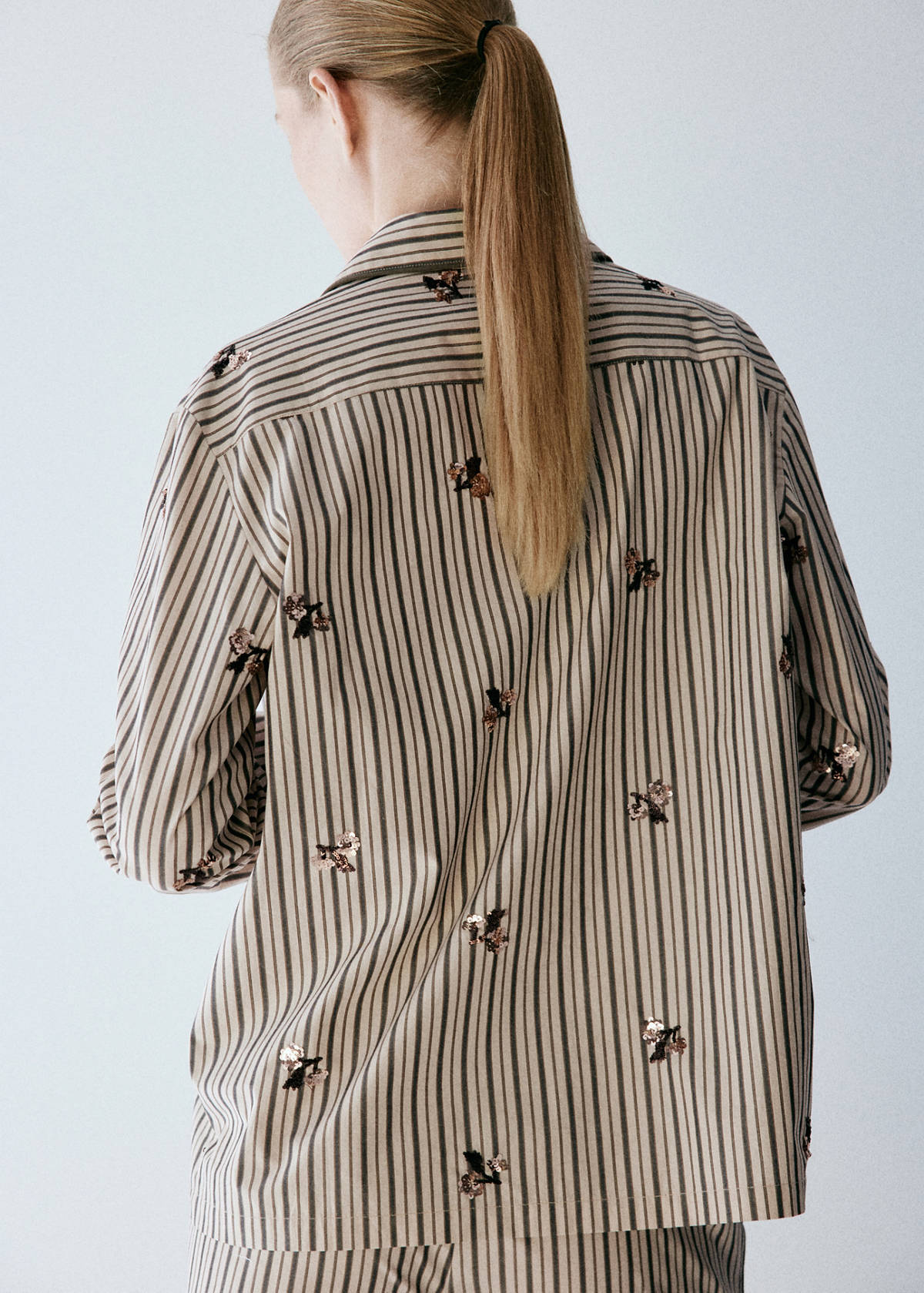 Striped shirt with embroidered flowers and sequins — Sand