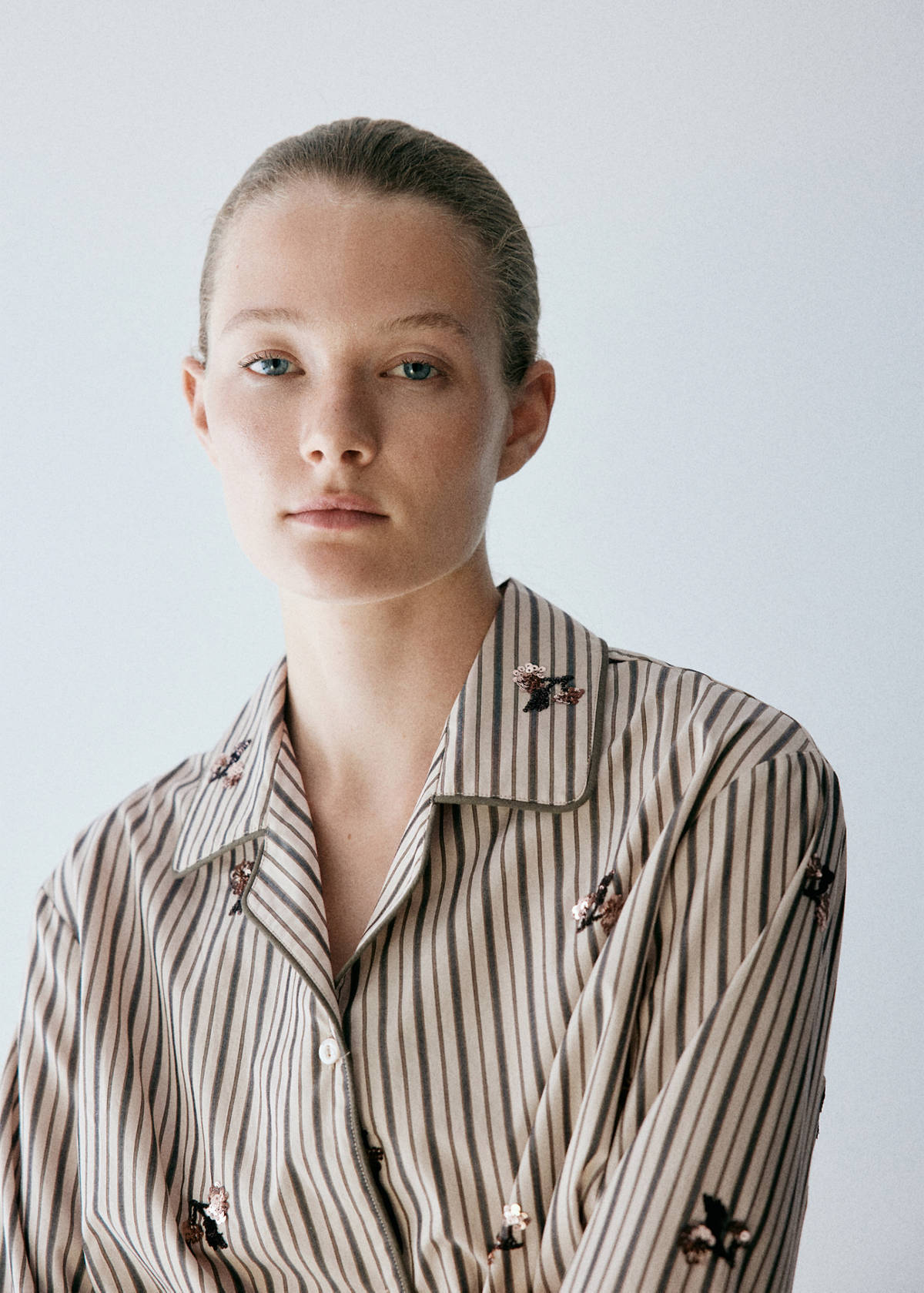 Striped shirt with embroidered flowers and sequins — Sand