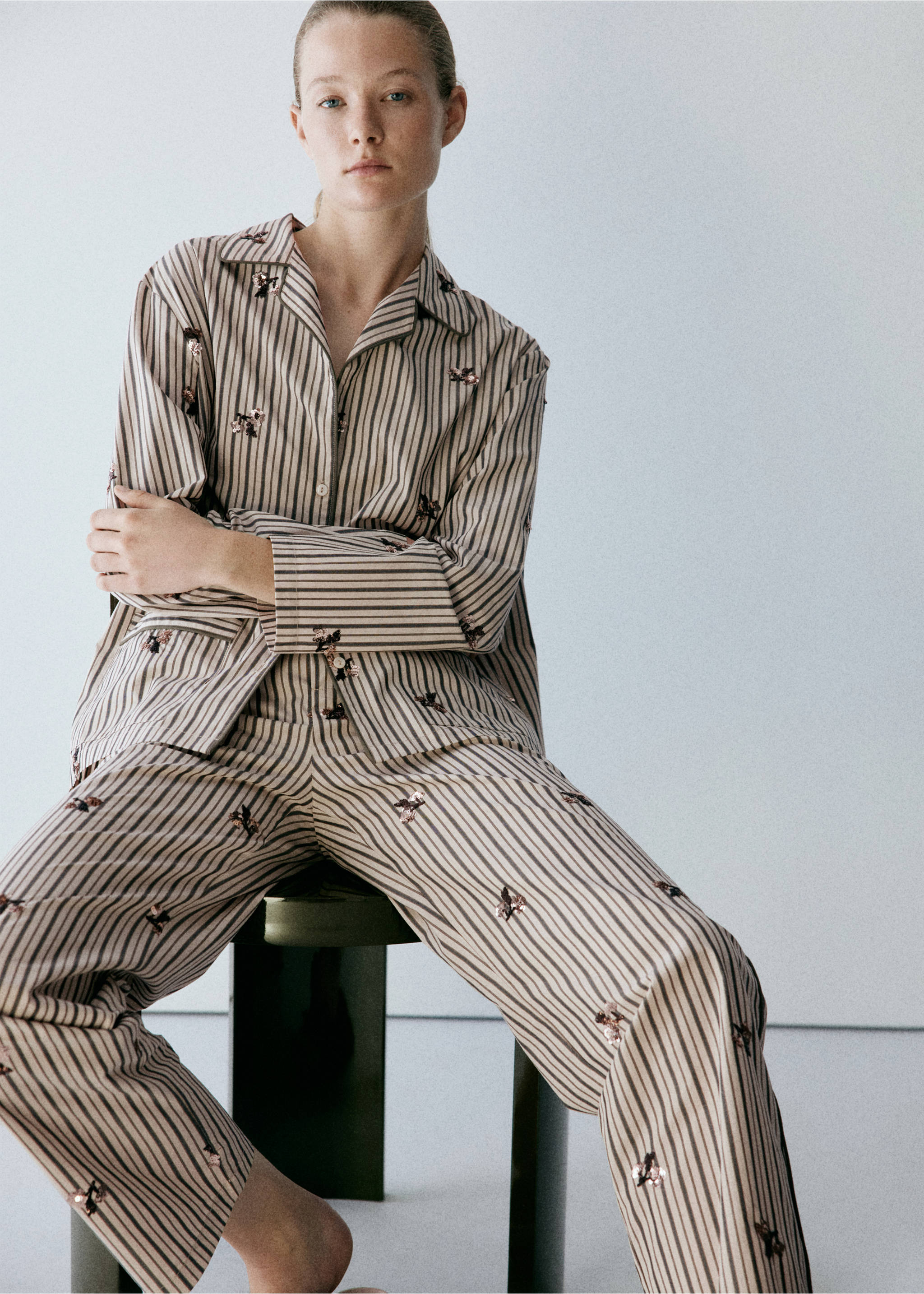 Striped shirt with embroidered flowers and sequins - Details of the article 3, Sand. Ref: 37052917-00.
