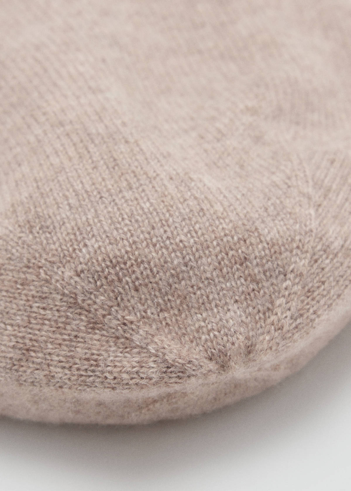 Cashmere knitted hat — Beige