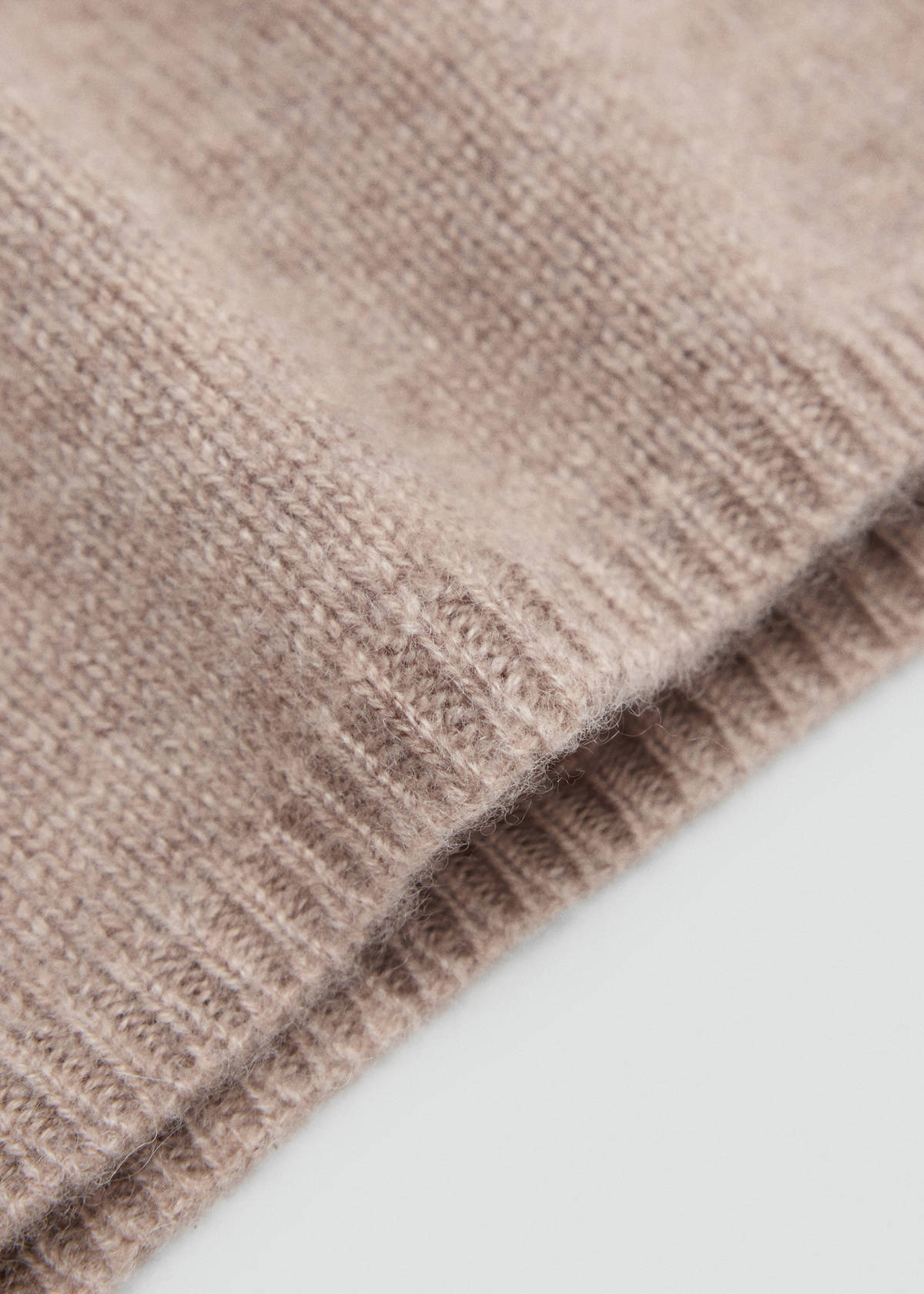 Cashmere knitted hat — Beige