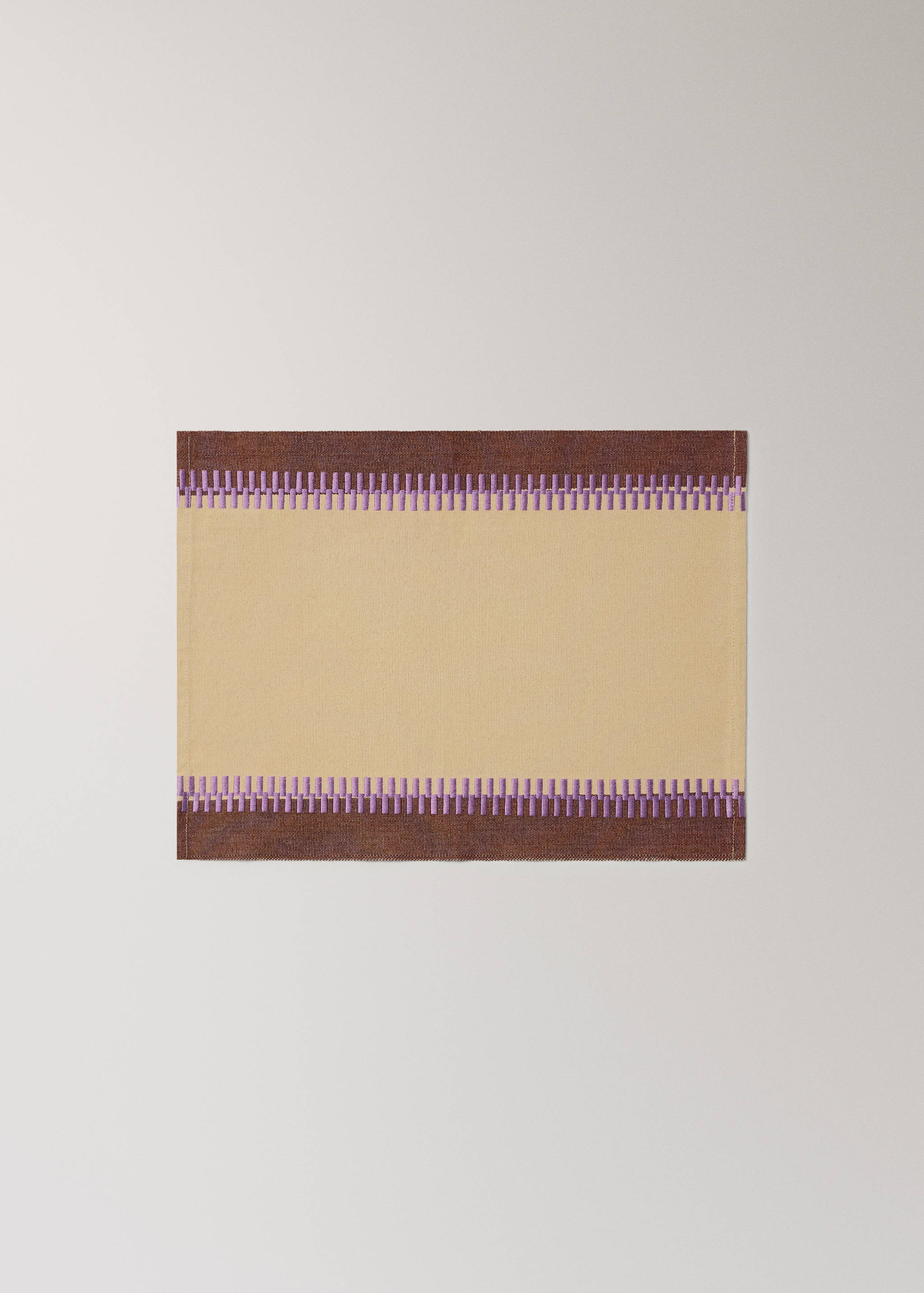 Embroidered contrast table mat - Article without model