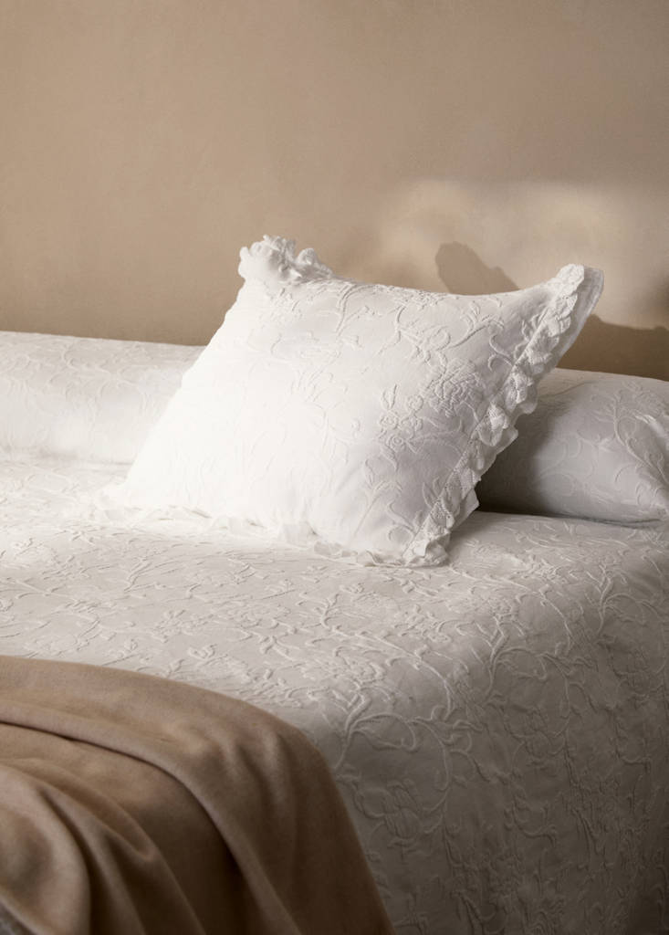 Tagesdecke aus Baumwolljacquard mit Blumenmuster und Volant, Bett 180/200 cm — Weiß