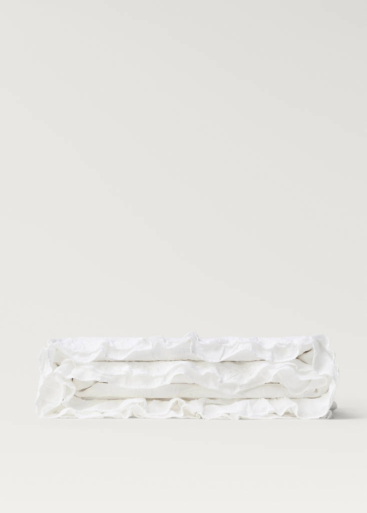 Tagesdecke aus Baumwolljacquard mit Blumenmuster und Volant, Bett 180/200 cm — Weiß