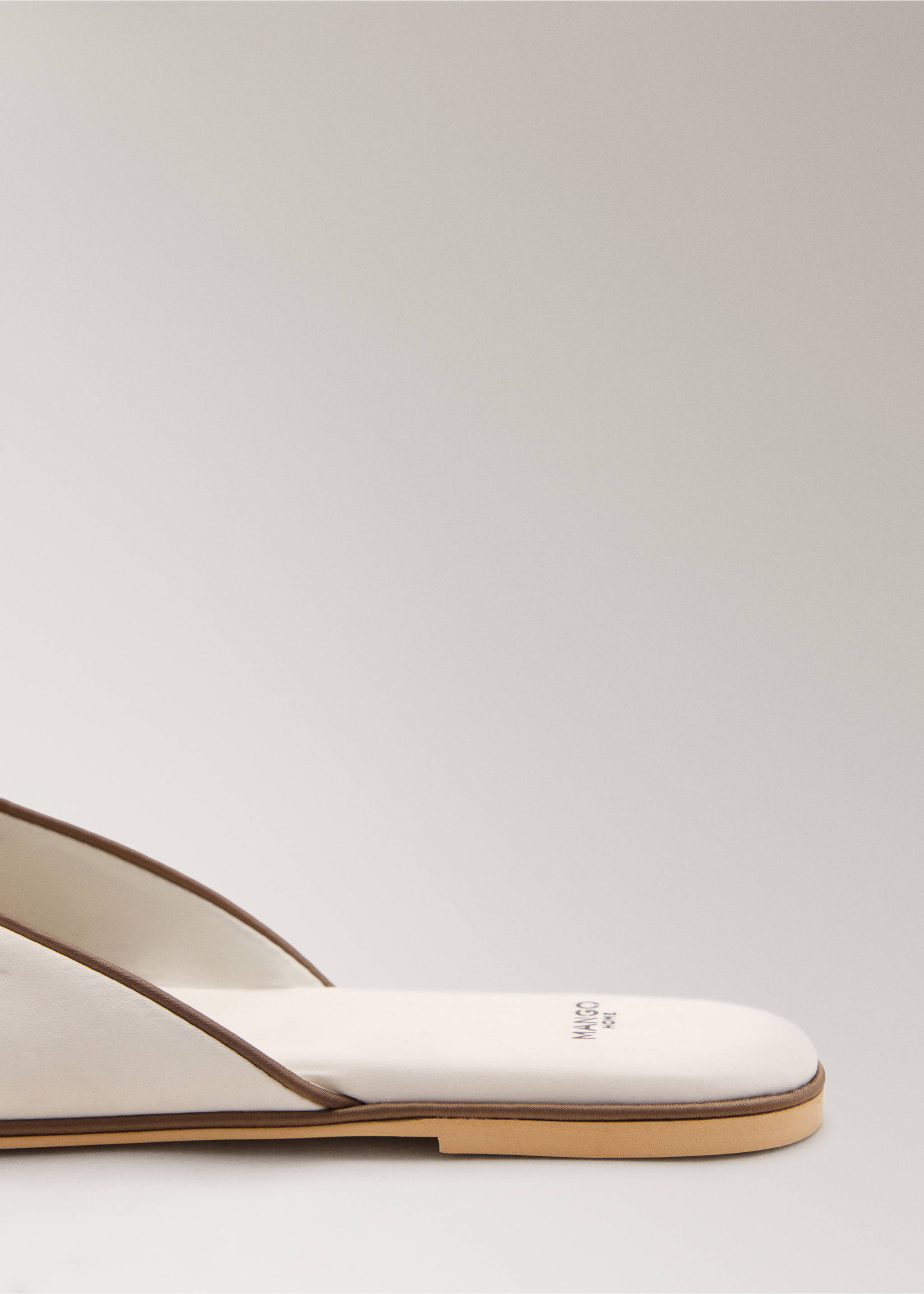 Flat slippers with contrast piping - Details of the article 1, Ivory White. Ref: 37052930-00.