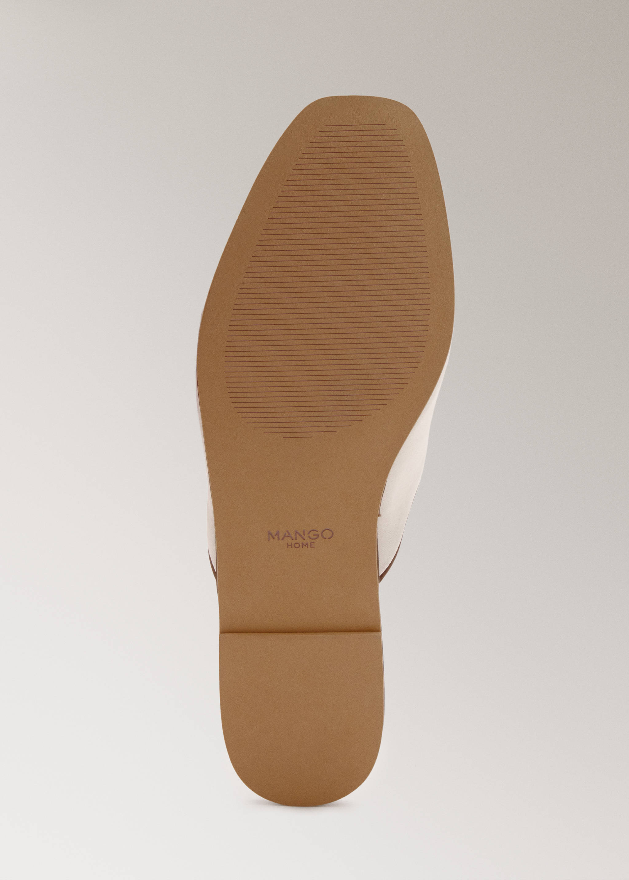 Flat slippers with contrast piping - Details of the article 3