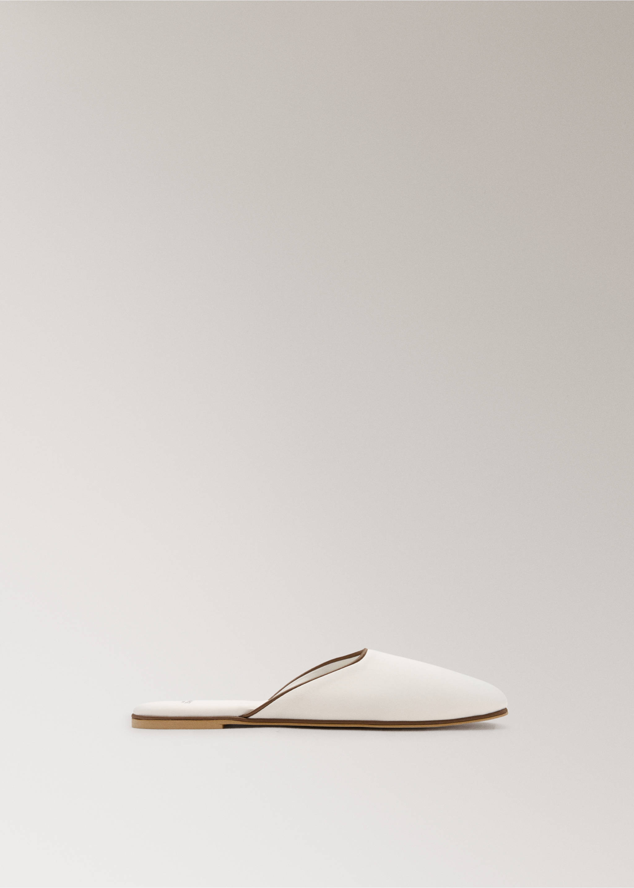 Flat slippers with contrast piping - Article without model, Ivory White. Ref: 37052930-00.