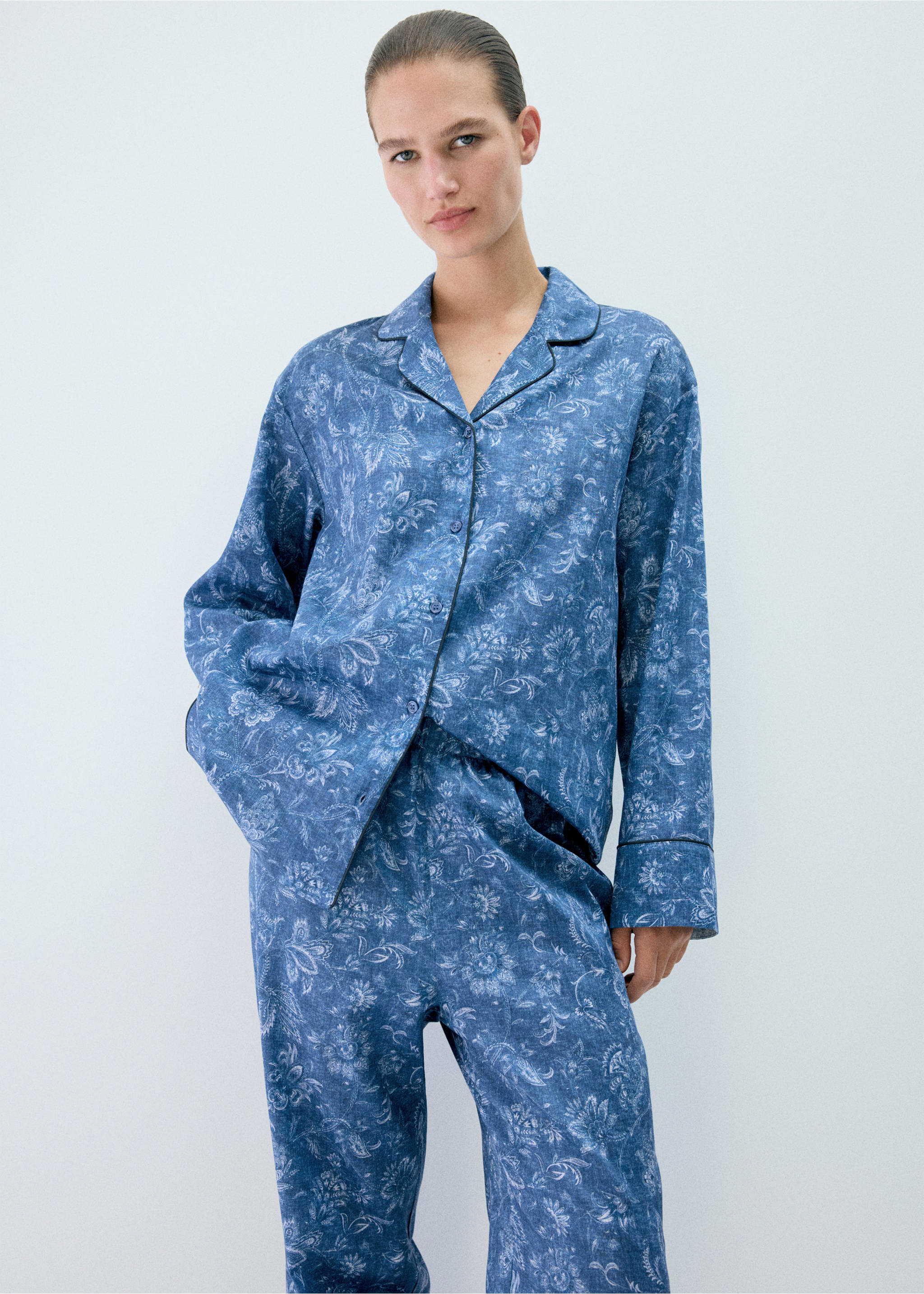 Printed pyjama trousers with piping - Details of the article 1, Navy. Ref: 37052933-00.