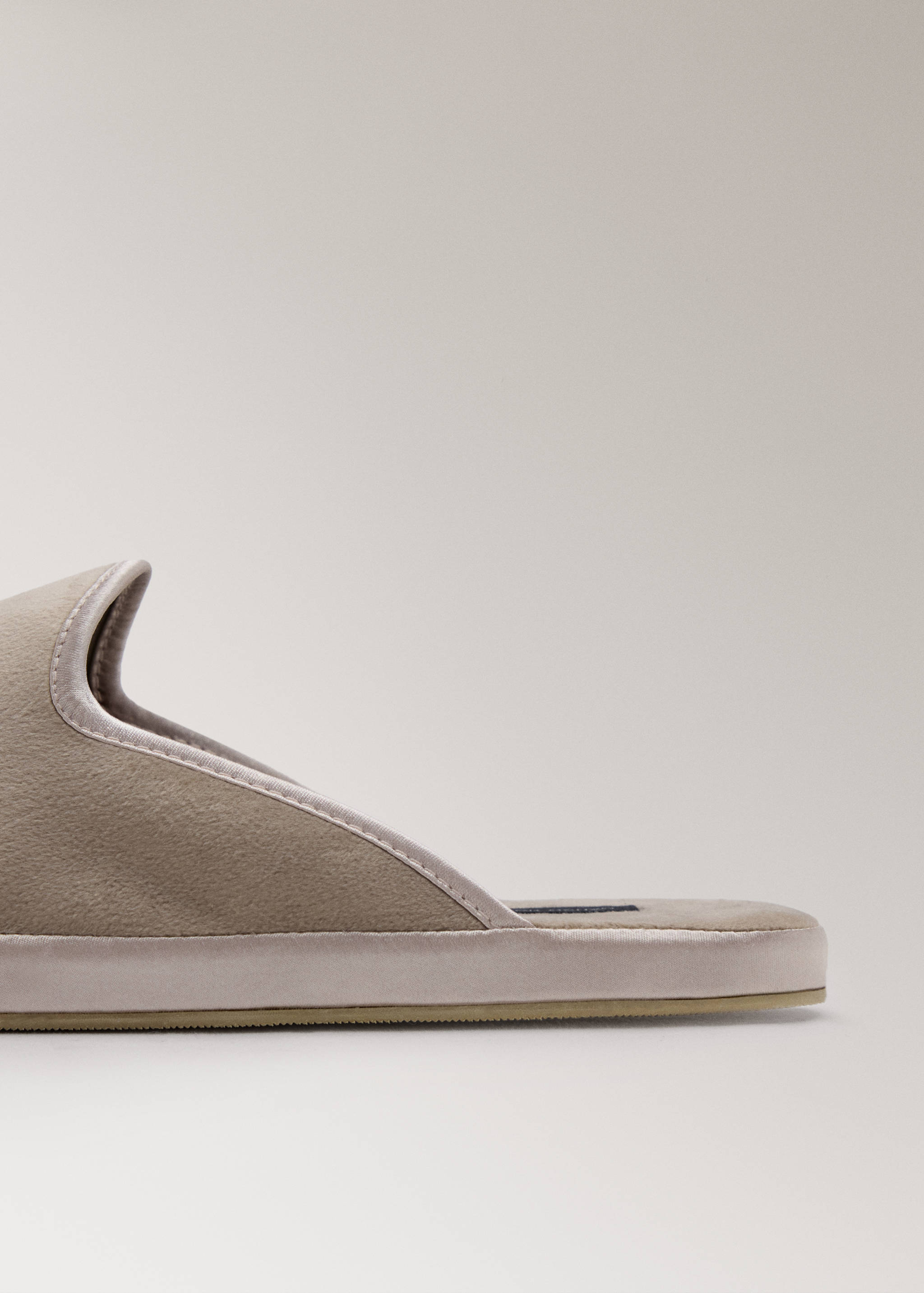 Open house slippers - Details of the article 1