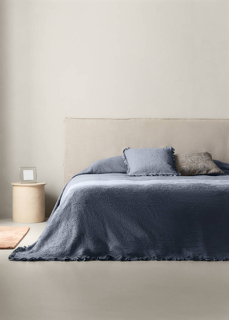 Tagesdecke aus Baumwolljacquard mit Blumenmuster und Volant, Bett 130/150 cm — Blau