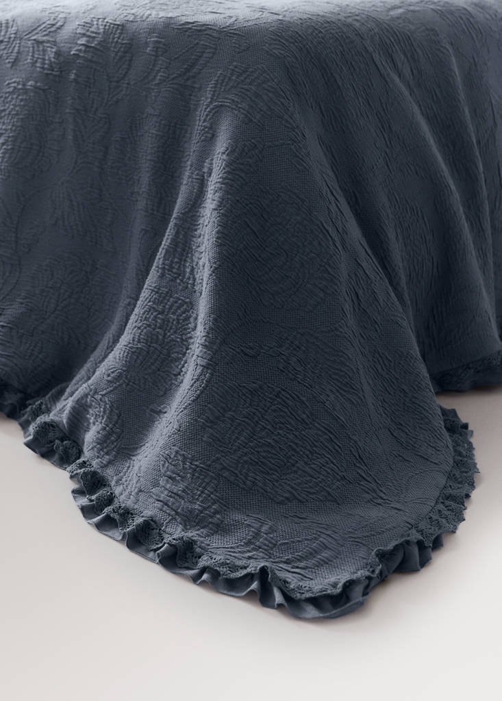 Tagesdecke aus Baumwolljacquard mit Blumenmuster und Volant, Bett 130/150 cm — Blau
