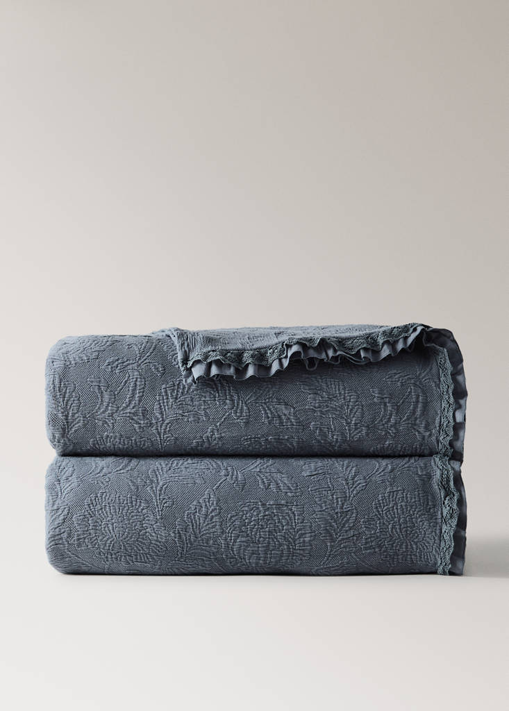 Tagesdecke aus Baumwolljacquard mit Blumenmuster und Volant, Bett 130/150 cm — Blau