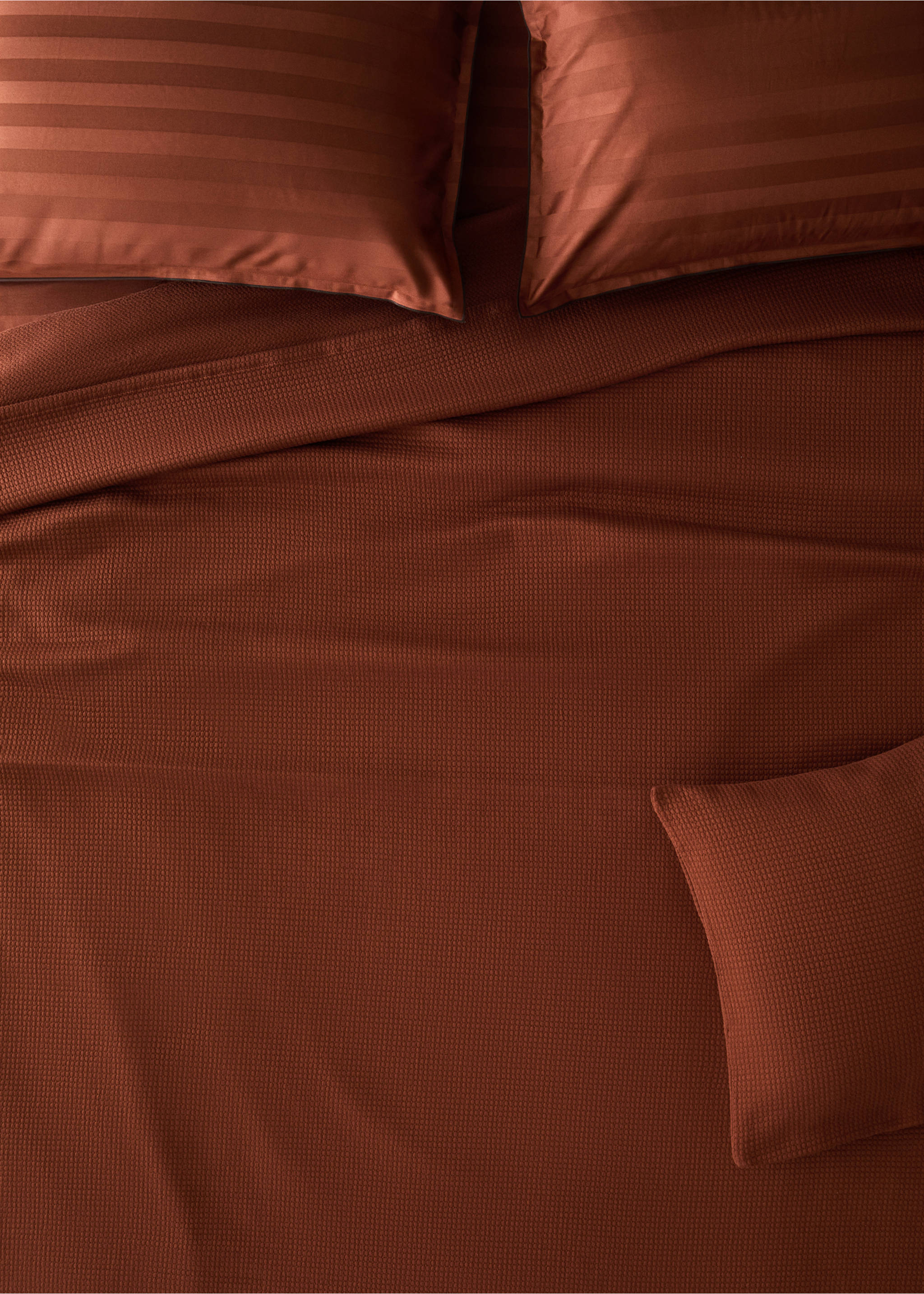 Cotton waffle garment-dyed bedspread for 180/200 cm bed - Details of the article 7, Cognac. Ref: 37052950-00.