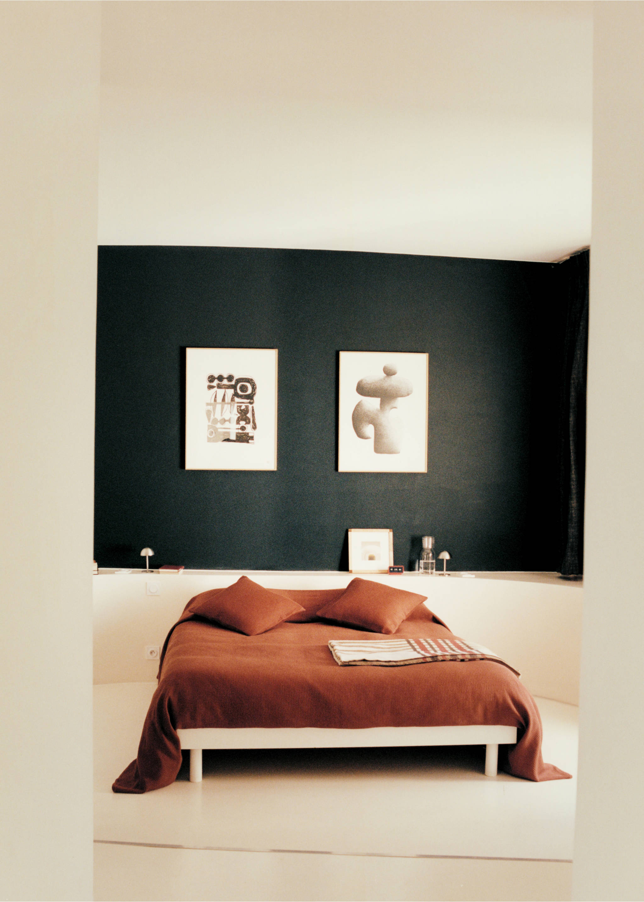Cotton waffle garment-dyed bedspread for 180/200 cm bed - Details of the article 5, Cognac. Ref: 37052950-00.