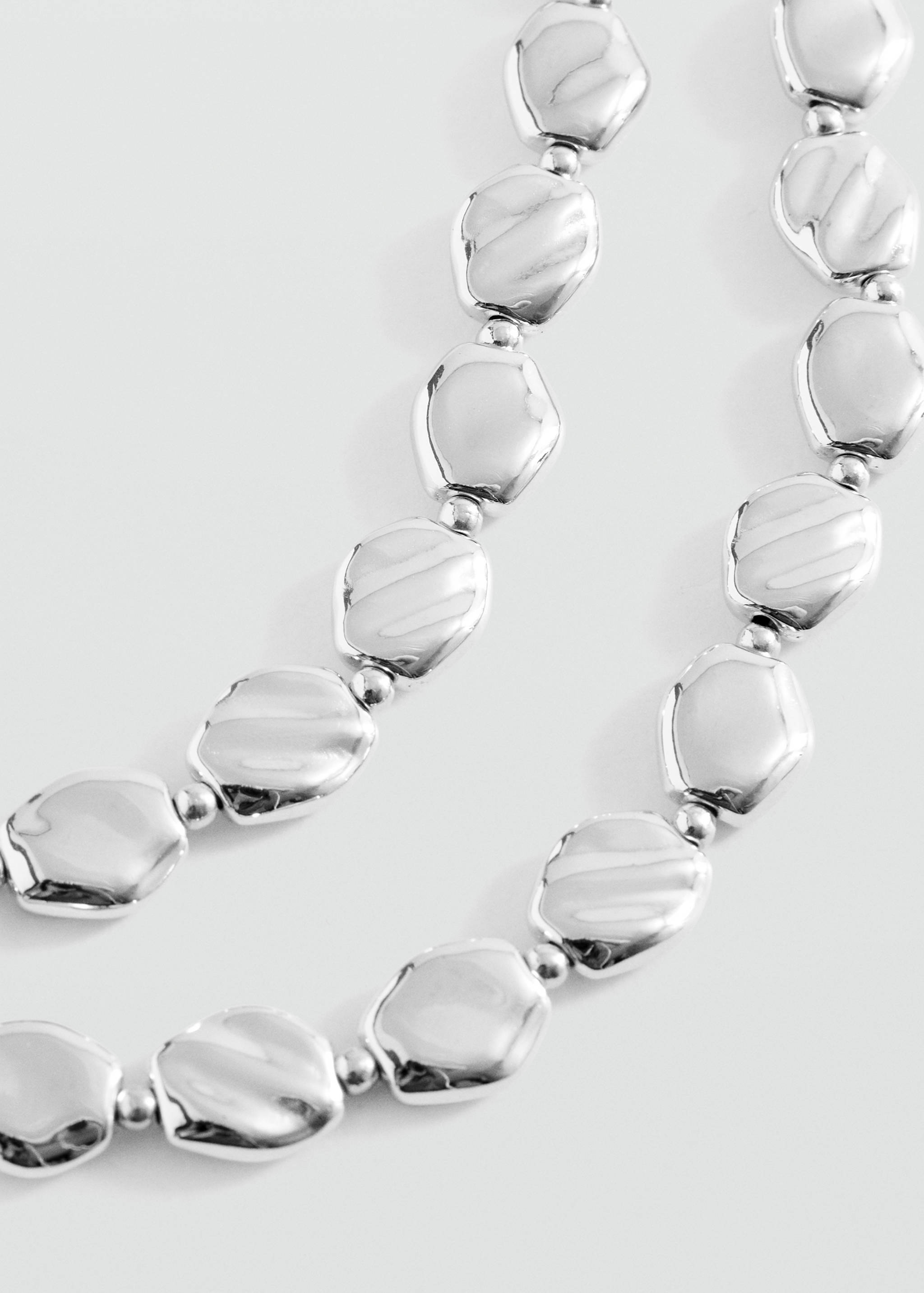 Combined necklace with metallic beads - Medium plane