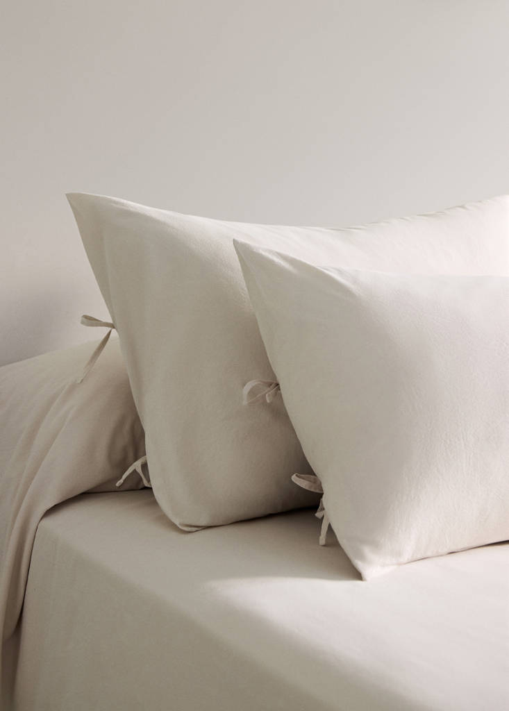 Two washed cotton pillowcases with tie closures 50x75 cm — Sand