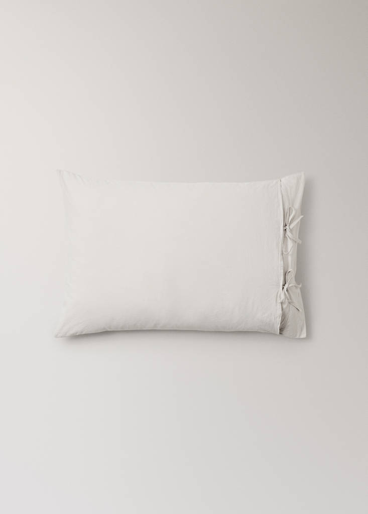 Two washed cotton pillowcases with tie closures 50x75 cm — Sand