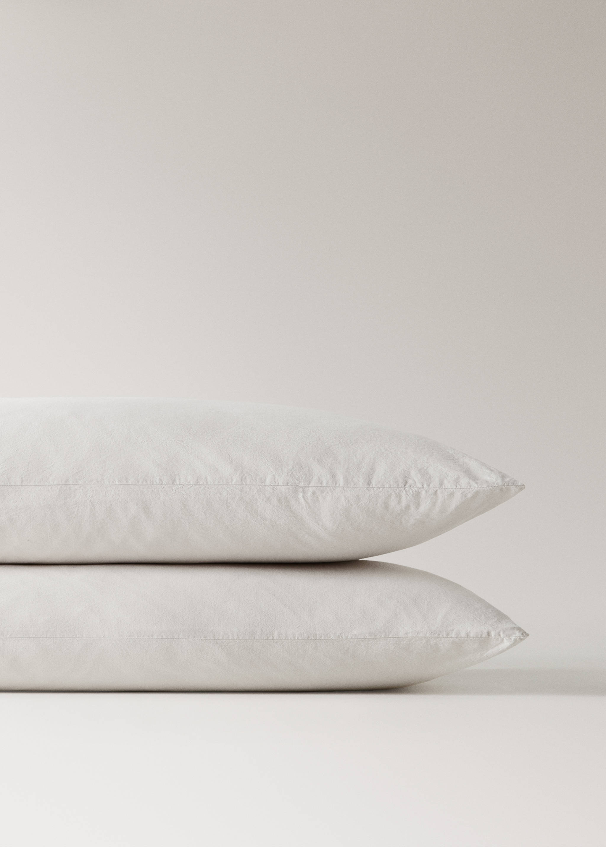 Two washed cotton pillowcases with tie closures 50x75 cm - Details of the article 3