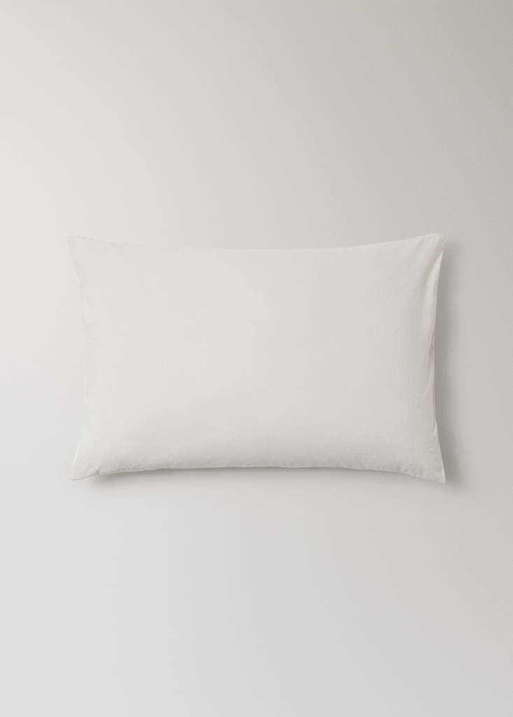 Two washed cotton pillowcases with tie closures 50x75 cm — Sand