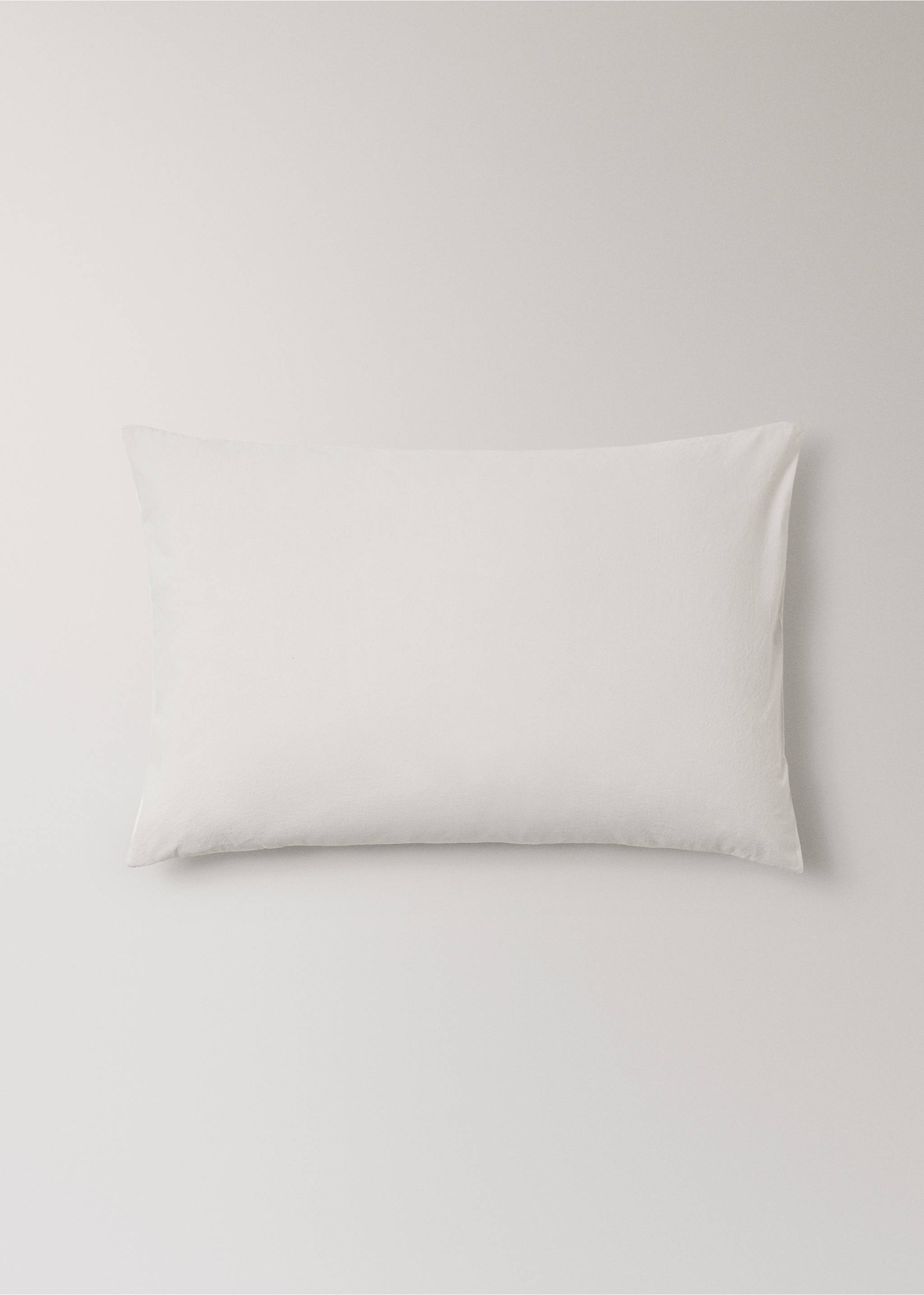 Two washed cotton pillowcases with tie closures 50x75 cm - Article without model, Sand. Ref: 37053064-00.