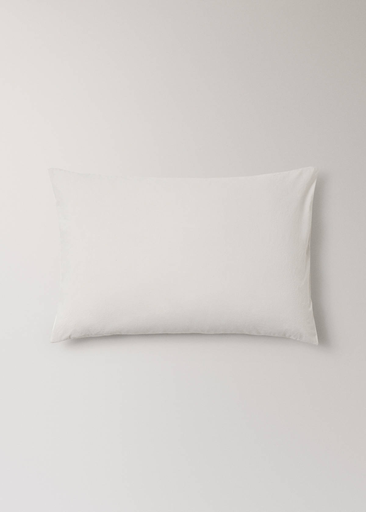 Two washed cotton pillowcases with tie closures 50x75 cm — Sand