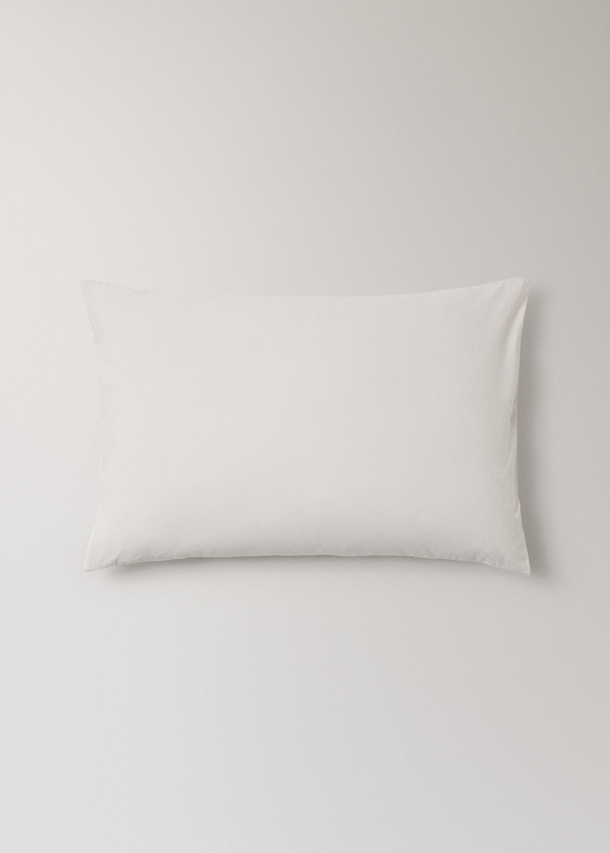 Two washed cotton pillowcases with tie closures 50x75 cm - Article without model