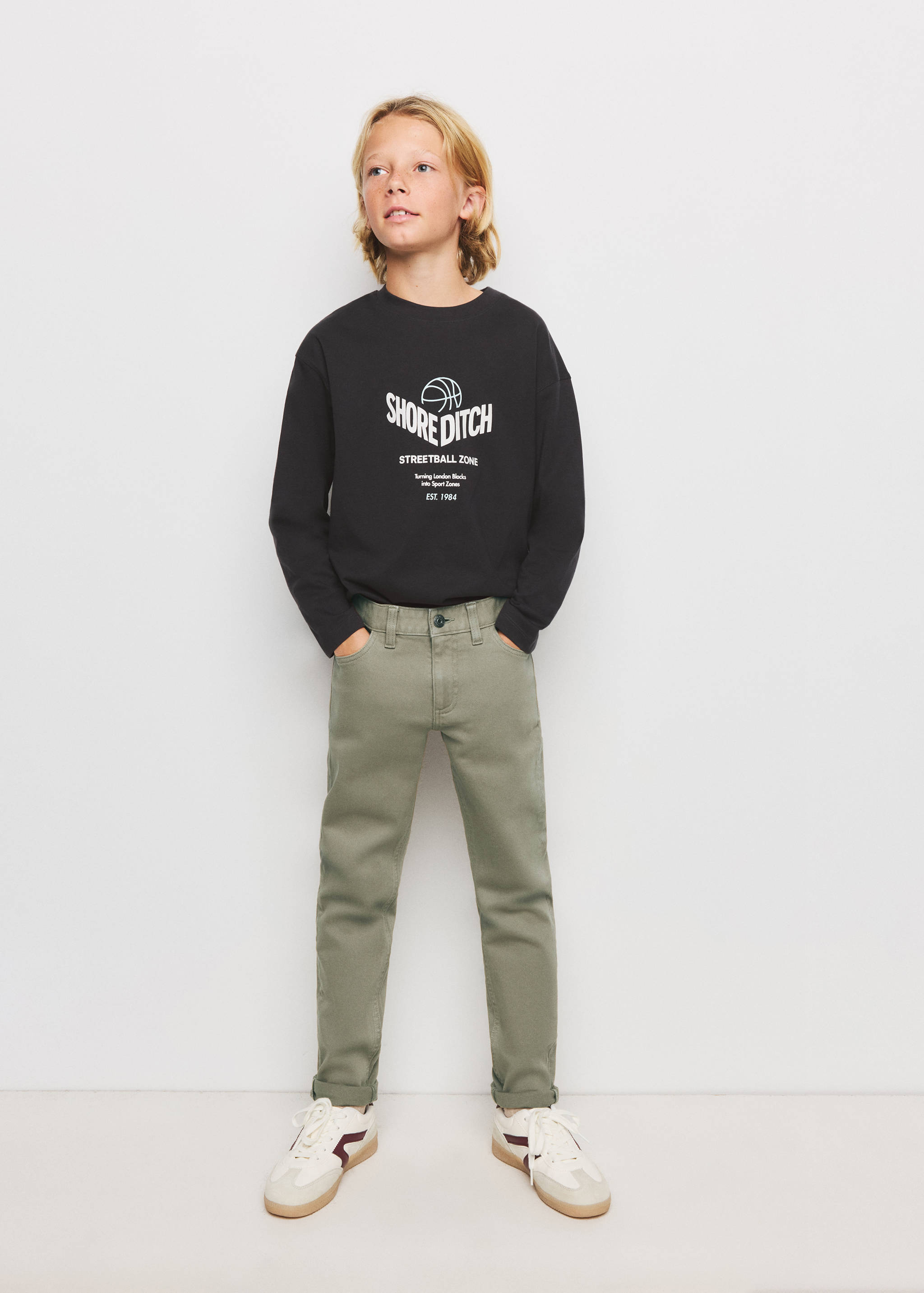 Cotton jeans with rolled-up hems - General plane