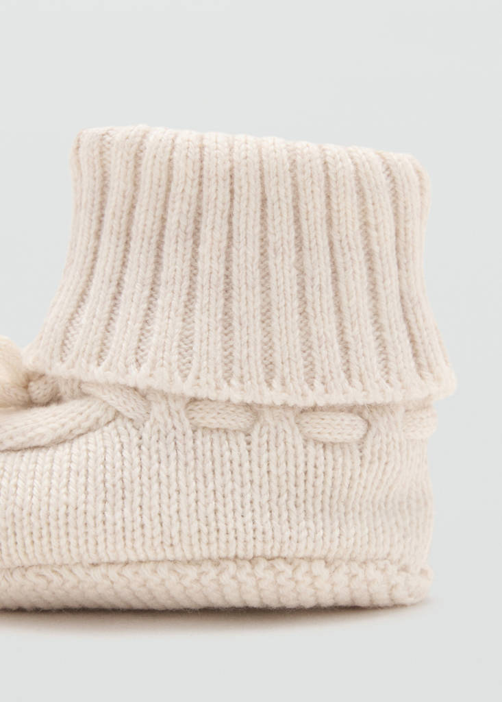 Knitted booties with bow — Sand