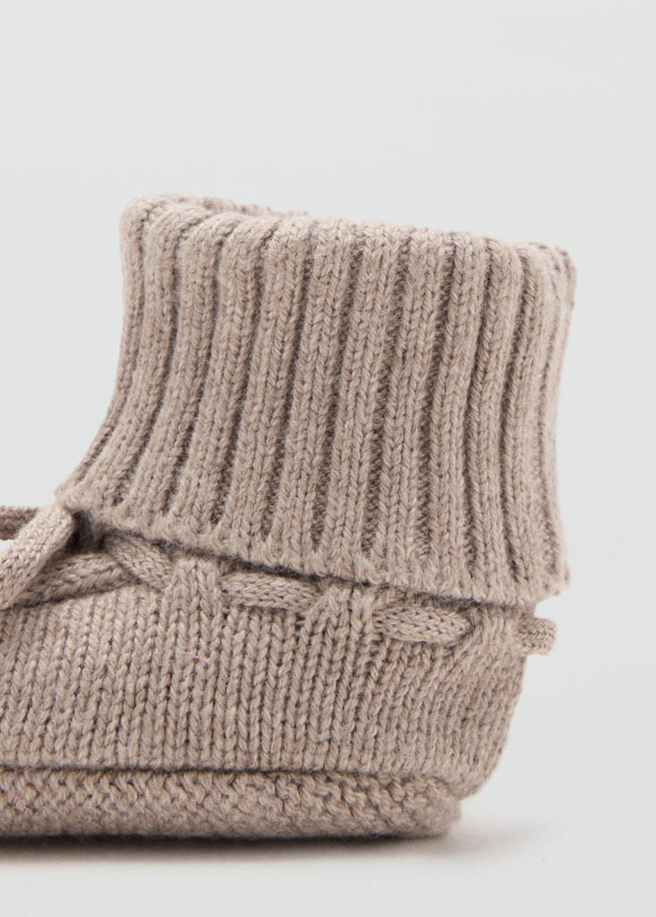 Knitted booties with bow — Medium Brown