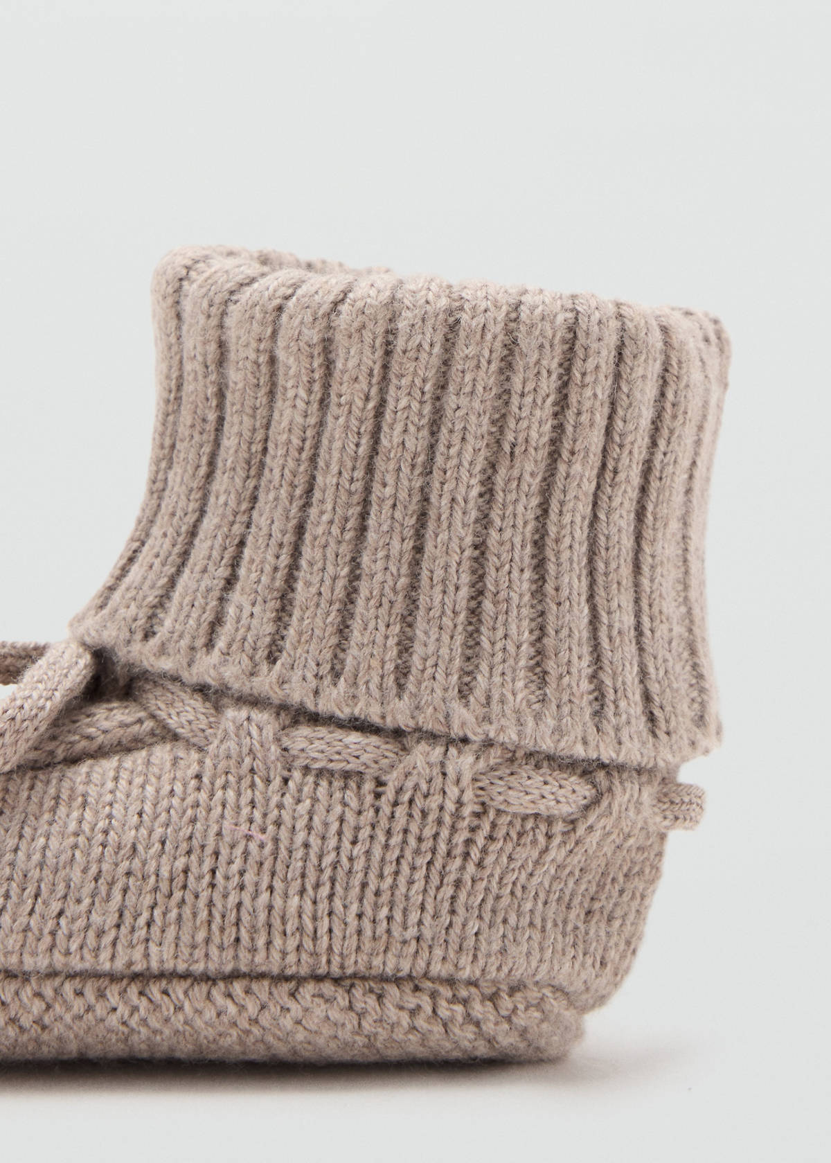 Knitted booties with bow — Medium Brown