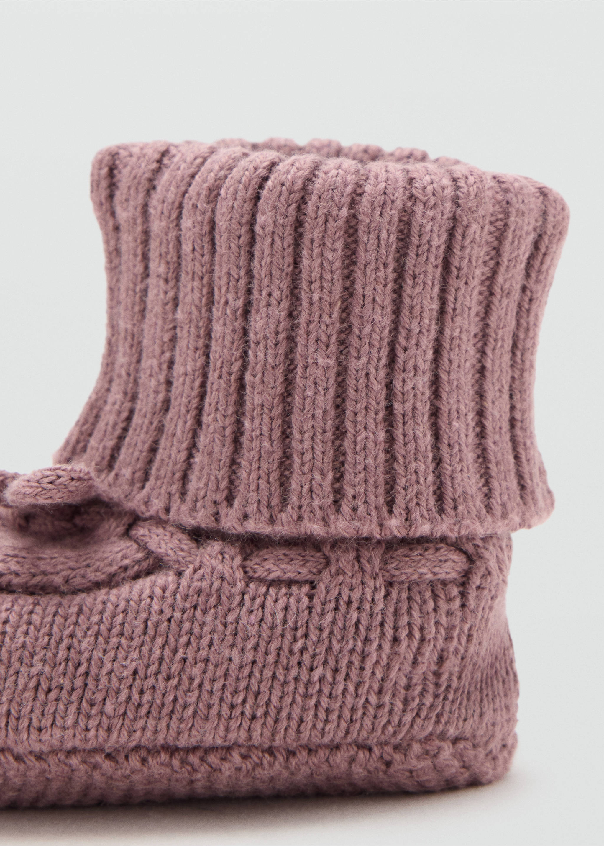 Knitted booties with bow - Details of the article 8, Burgundy. Ref: 37053282-00.