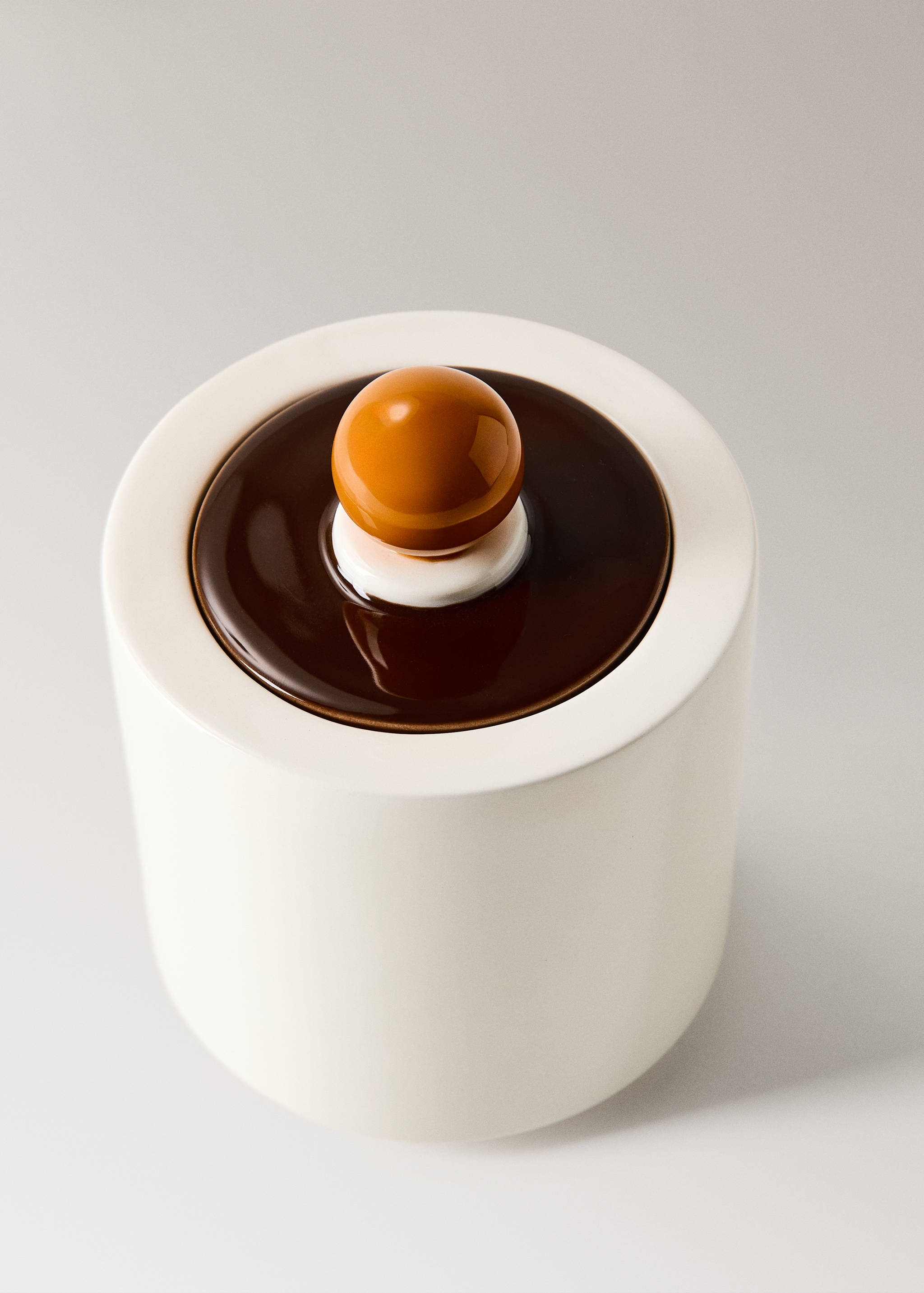 Tall two-tone ceramic decorative box - Details of the article 2