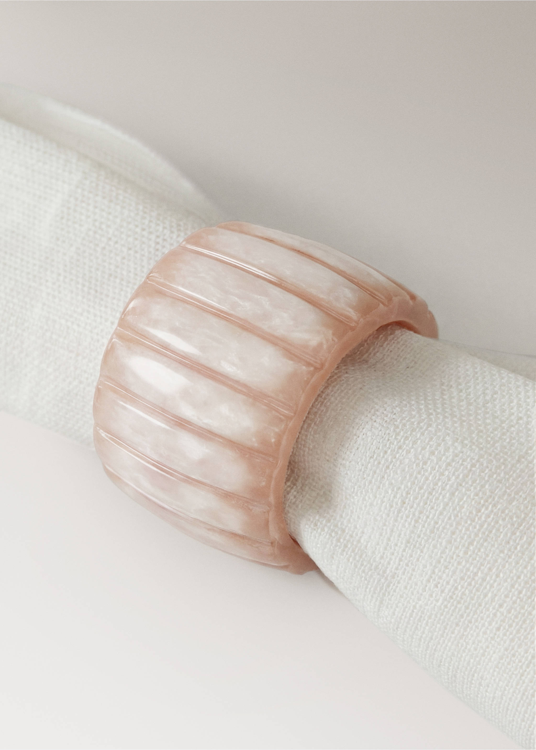 Resin Napkin Holder set of 4 - Details of the article 2, Nude. Ref: 37053297-00.